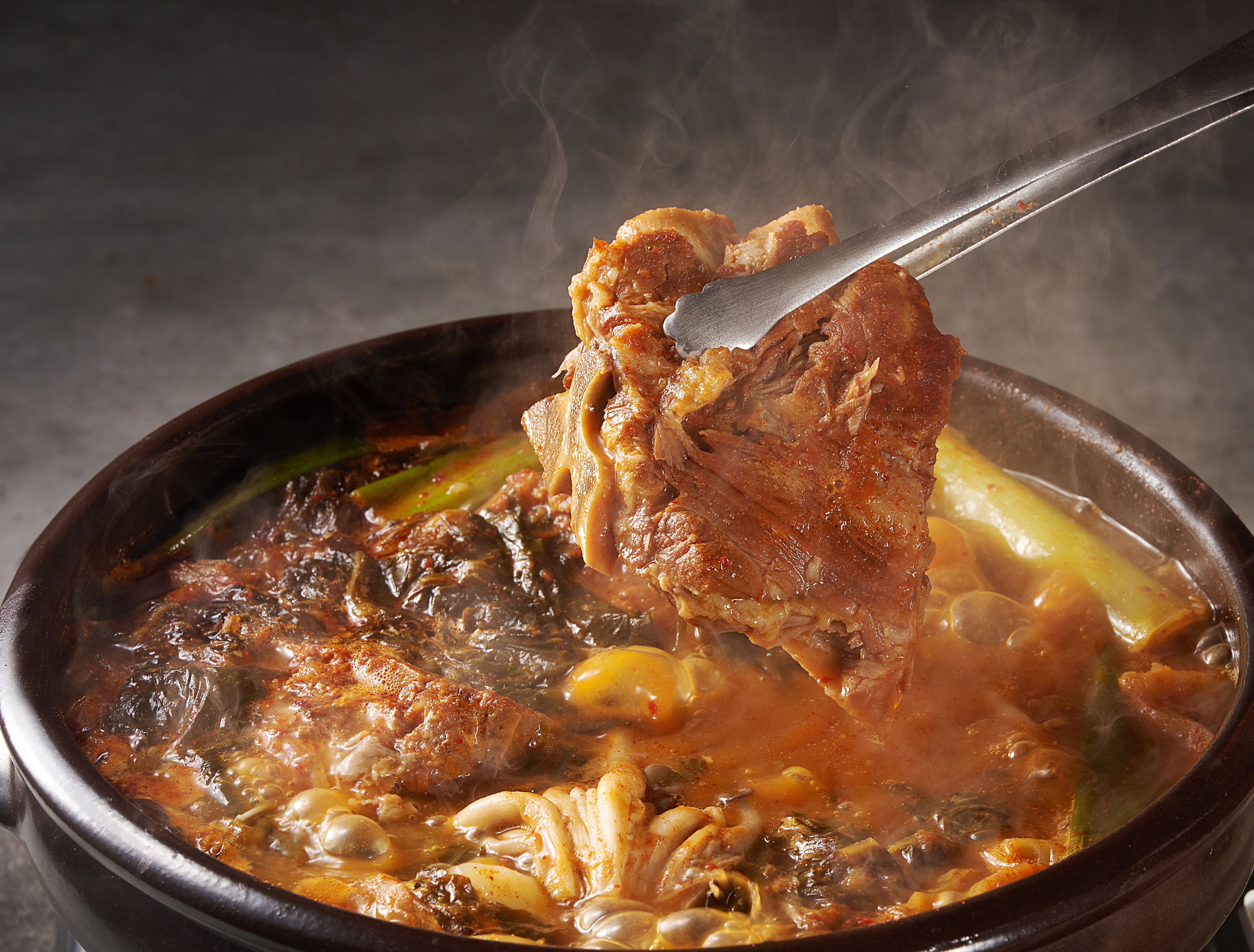윤가네감자탕(2인분) 리얼 맛집 우거지 뼈해장국 통뼈 : 윤가푸드