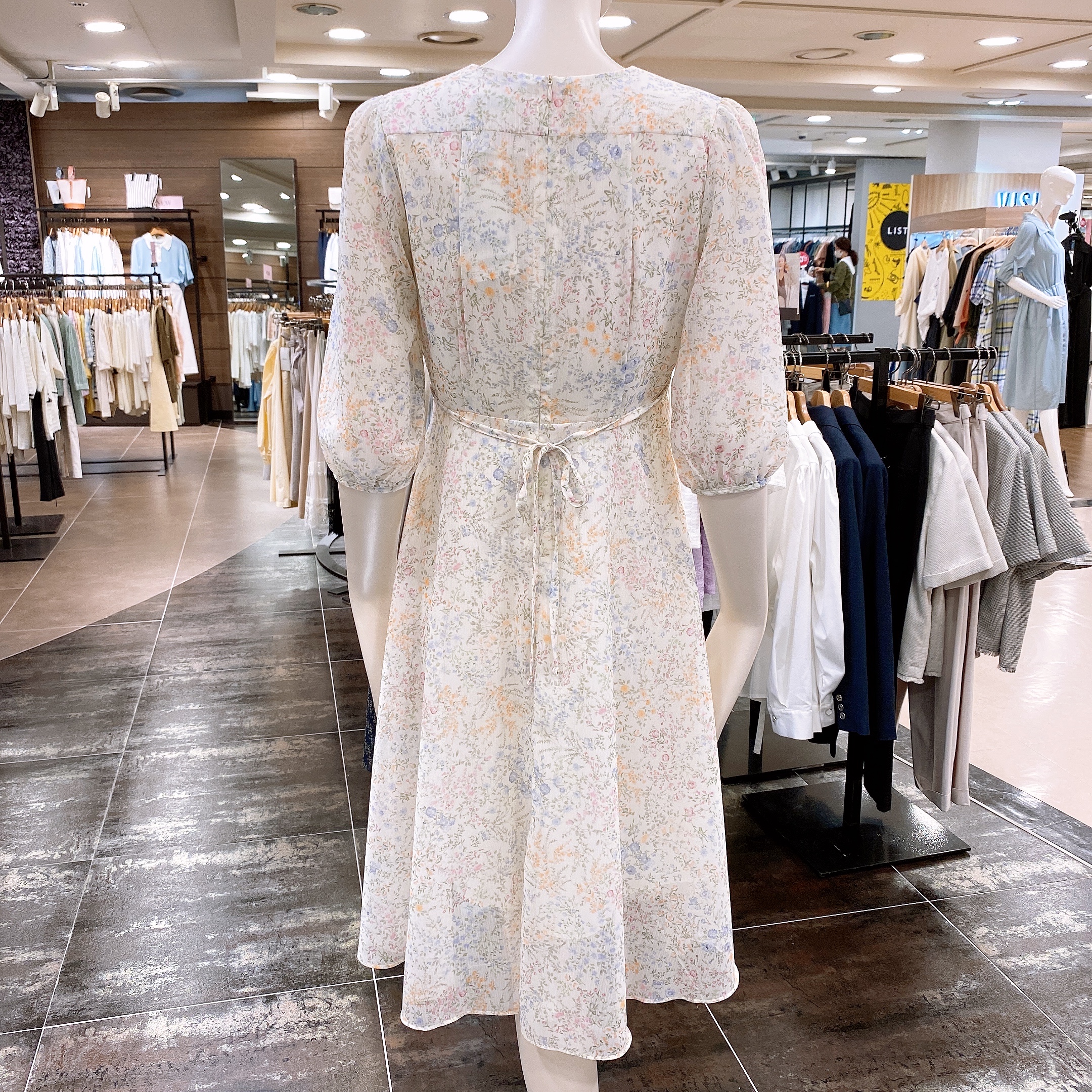 ROEM 블루밍 플라워 랩원피스 (2colors)_RMOWB25RQ8 : NC불광점 로엠