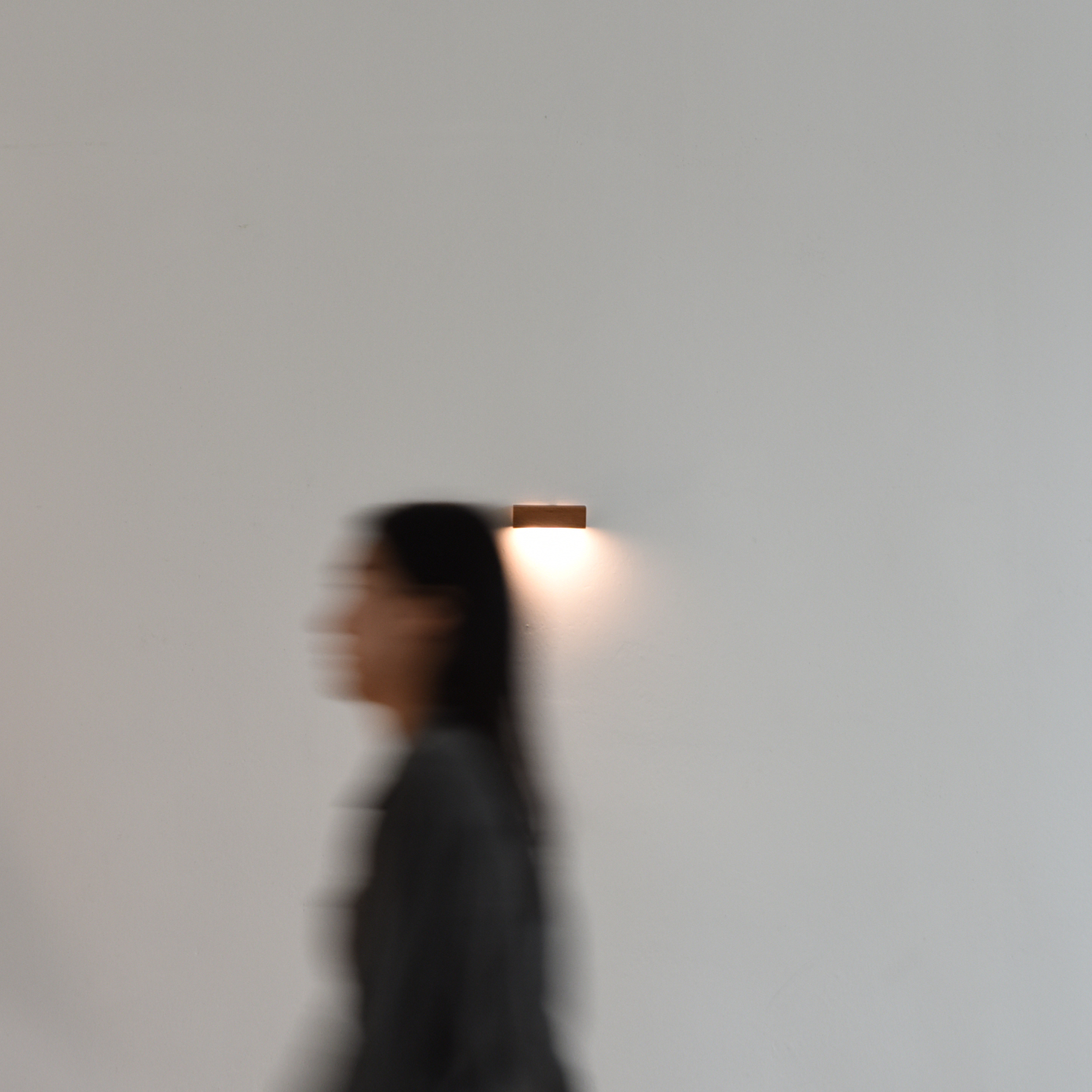 Motion lamp 포스터 부착형 오크 원목 조명 현관 복도 무선 모션센서 충전식 자석방식 : 디라이징