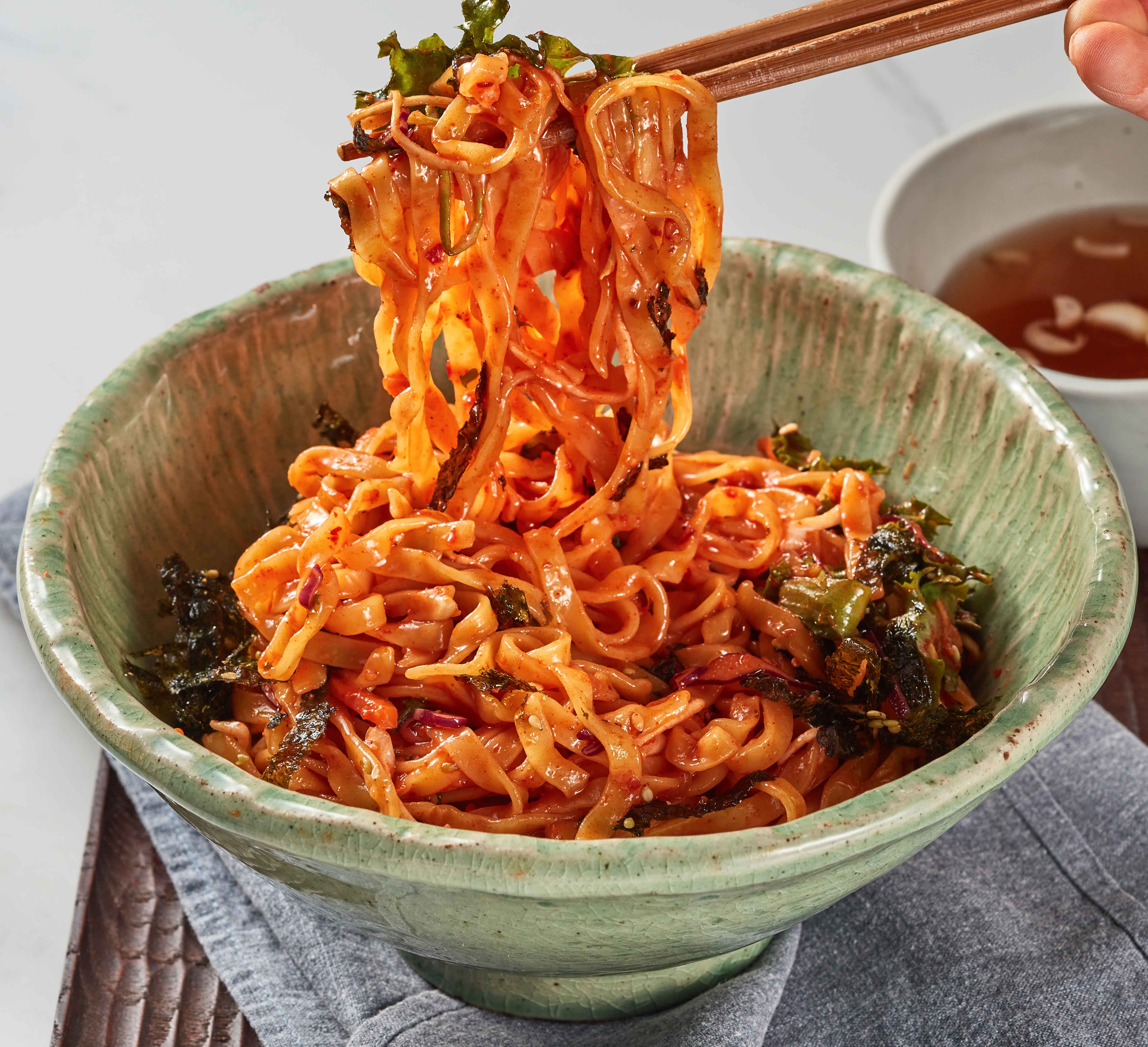 팔공산얼큰이 비빔칼국수 수제비 밀키트 택배 맛집 비빔 양념장 캠핑 요리 여름 음식 2인분 : 위즈덤 마켓