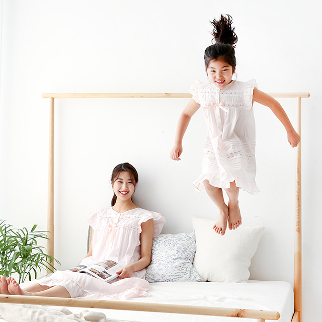 마켓블링 AMELIYA 프릴 원피스 여름 모녀 잠옷 엄마 딸 잠옷세트 순면 화이트 핑크 : 소망상회03