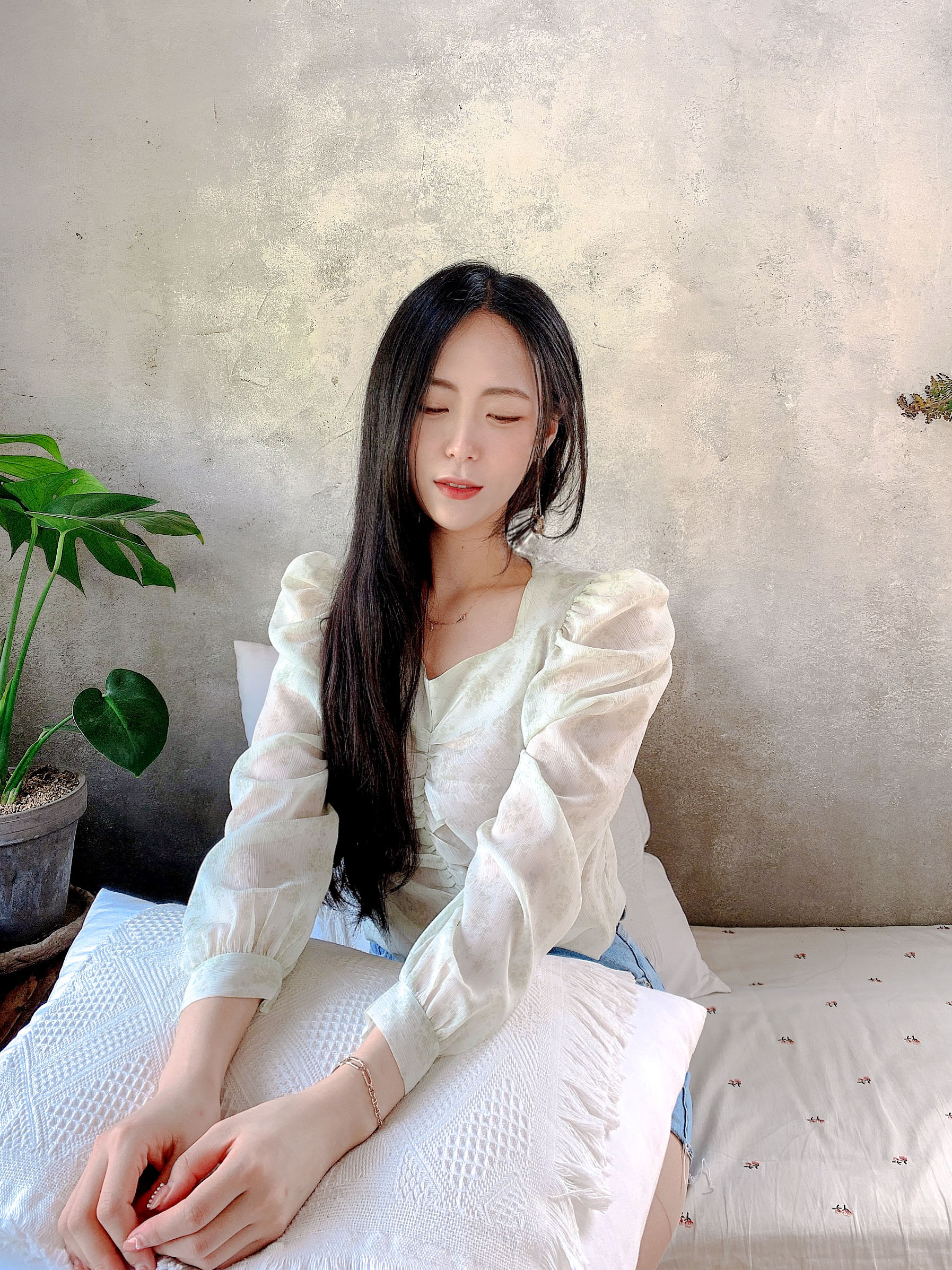 썸머프루츠 시스루 셔링 여름 블라우스 : 무드 바닐라
