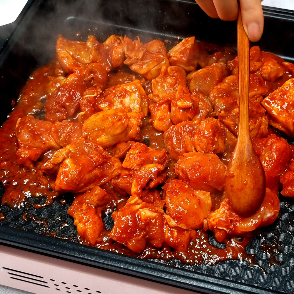 천지푸드 숯불 간장 닭갈비 1kg 양념 닭요리 춘천 캠핑 닭구이 택배 (닭다리 순살) : 천지푸드