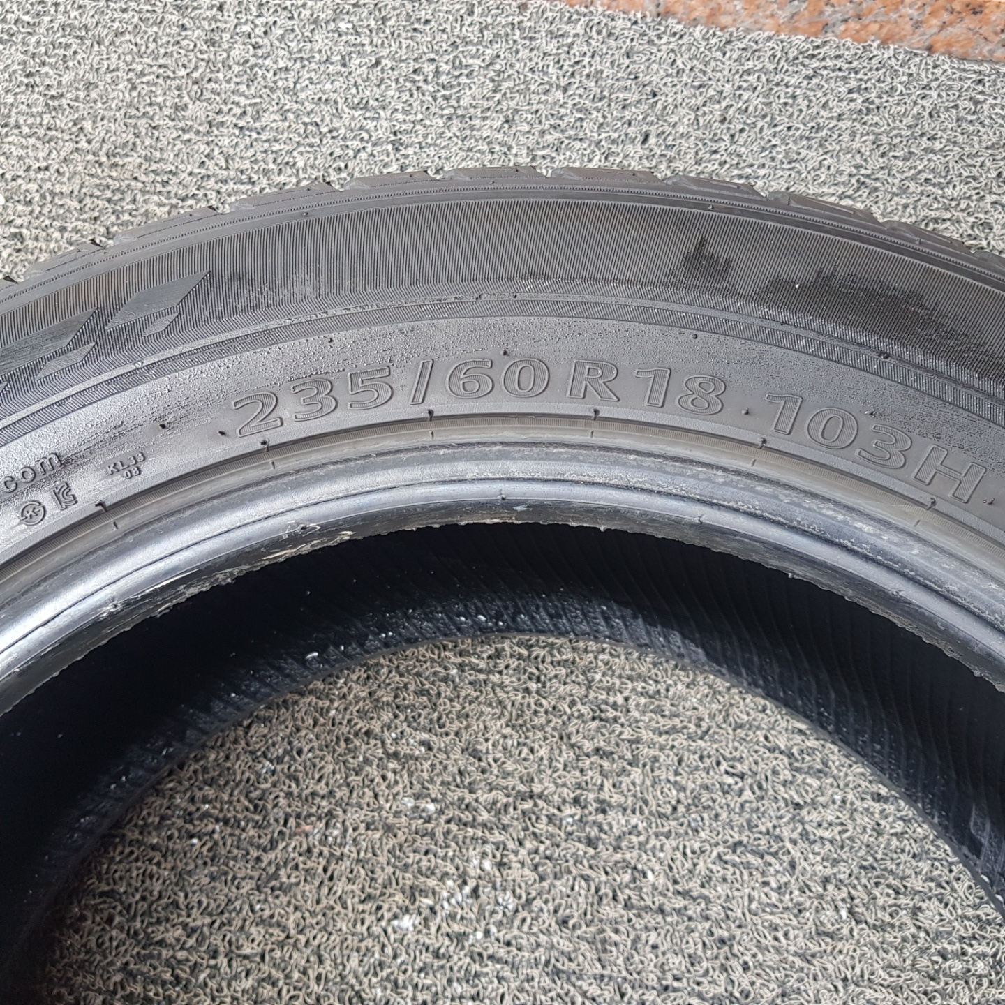 [대전 중고타이어] 금호타이어 KL33 CRUGEN Premium 235/60R18 2356018 235 60 18 무료장착 당일발송 : 꽃보다타이어 관저점