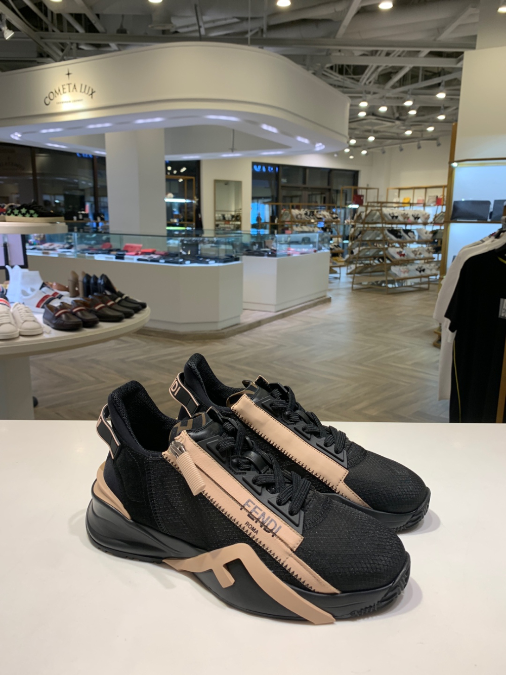 [FENDI] 펜디 플로우 스니커즈 8E8035-AF5R-F08M4 : 신세계파주점 코메타LX