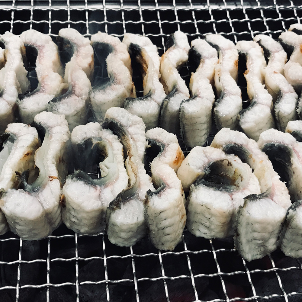 고창 풍천장어 1kg 국내산 민물장어 당일 손질 자포니카 토종 장어 소스 2종 캠핑 복날 : 블랙퀘스트 다이어트당뇨환자