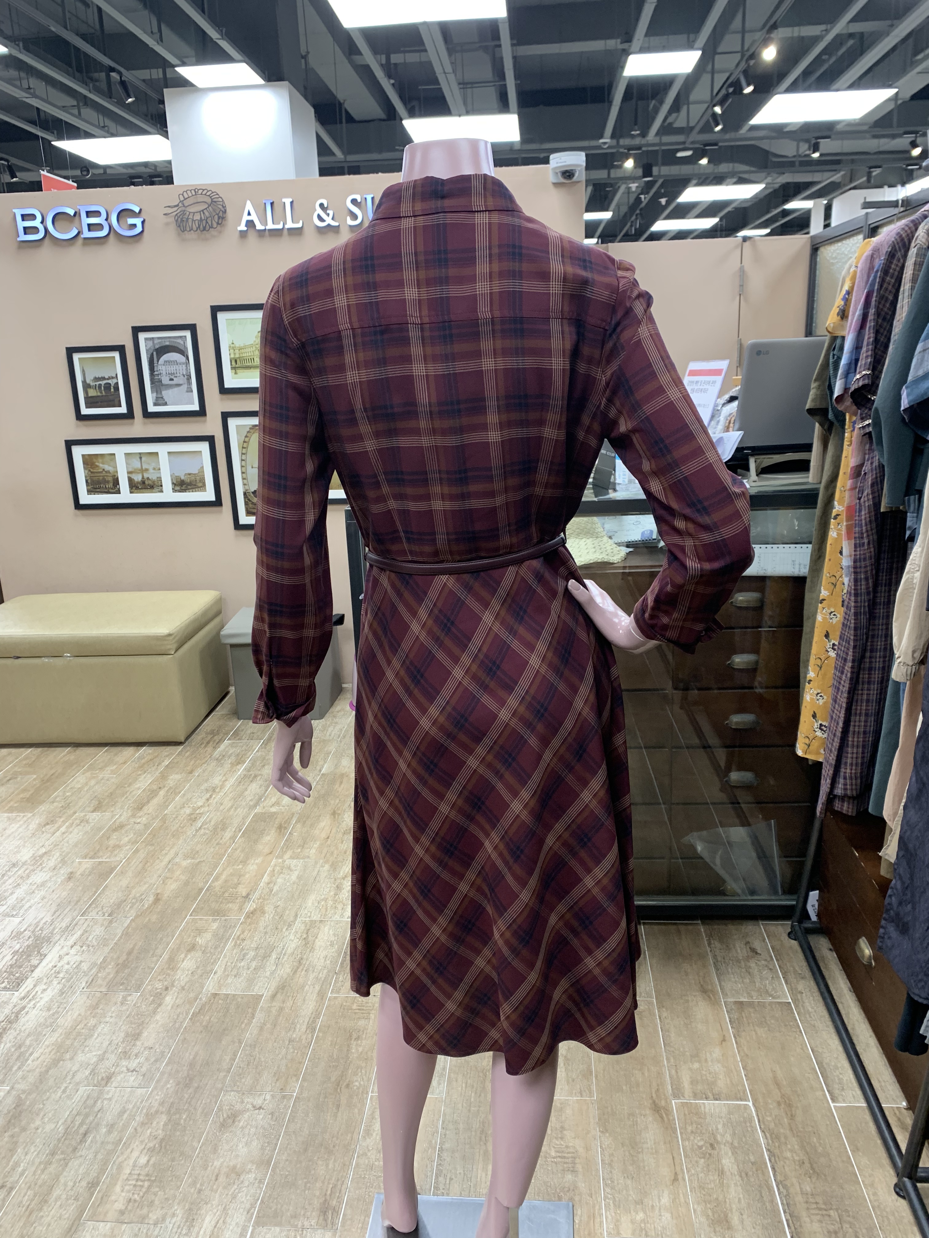 BCBG 어게인 체크 원피스 (B1C8O621) : 롯데군산 BCBG올앤선드리