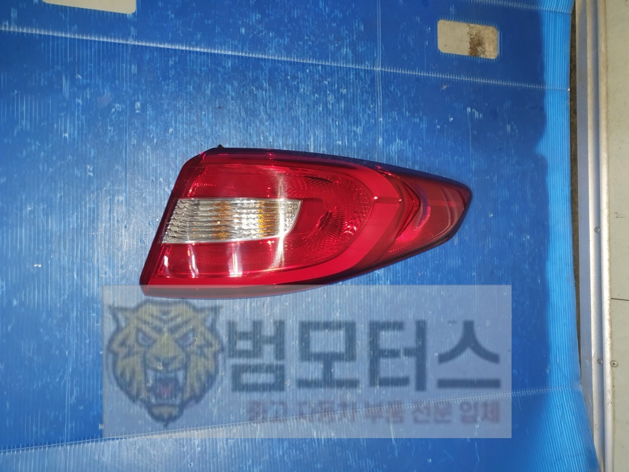 중고 현대 LF 쏘나타 조수석 후미등 면발광 5P (92402_C1) (14년~17년) 데루 (테일램프) : 범모터스