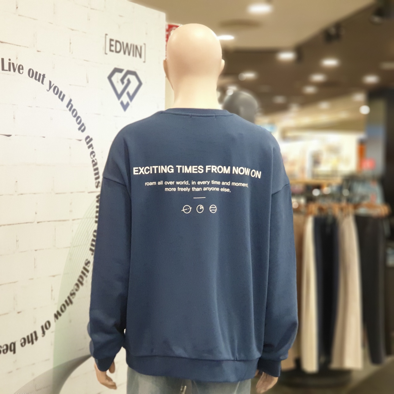 헨어스 에드윈 공용 오버핏 맨투맨 티셔츠 HTG186 : NC엑스코점 에드윈