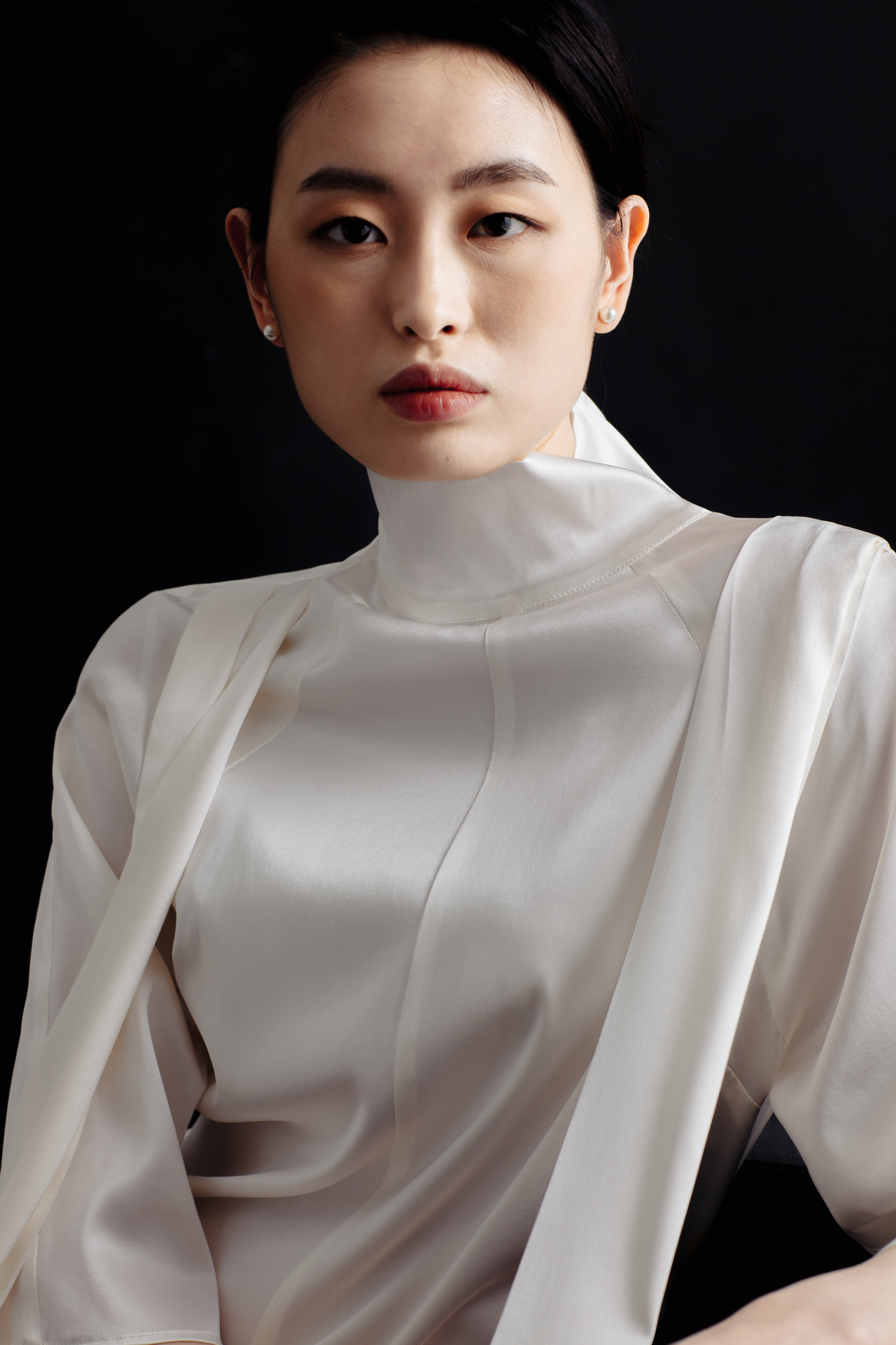 [DOBY] TIE DETAIL HIGH NECK SILK LONG DRESS IN PURE WHITE - 도비 화이트 타이 디테일 하이네크라인 실크 롱 드레스 : 스튜디오 도비