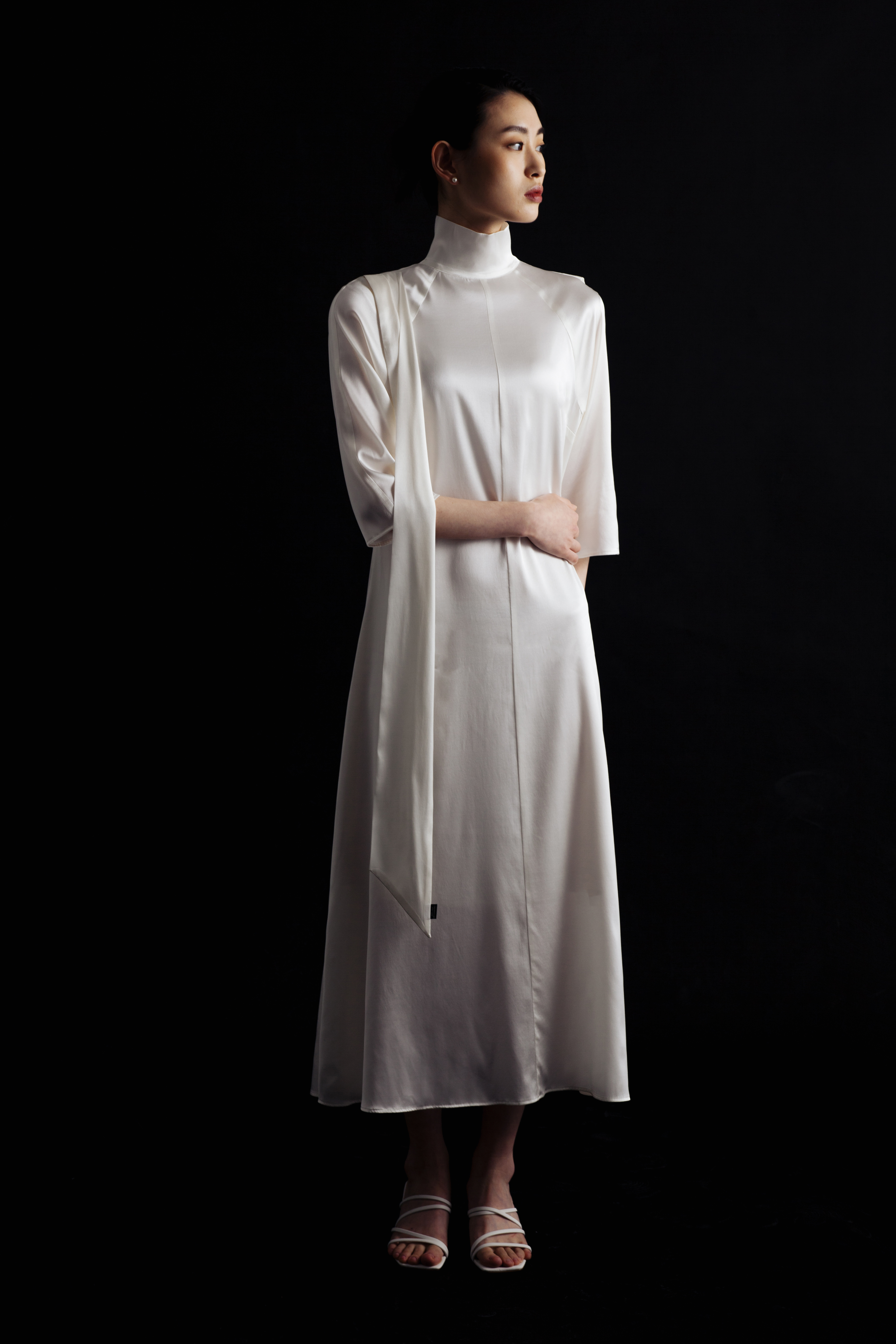 [DOBY] TIE DETAIL HIGH NECK SILK LONG DRESS IN PURE WHITE - 도비 화이트 타이 디테일 하이네크라인 실크 롱 드레스 : 스튜디오 도비