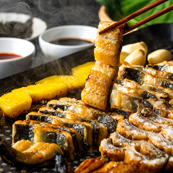 남부수산 국내산 자포니카 민물장어1kg 손질 후 700-750g(3kg구매시 덮밥장어) : 남부수산 장어