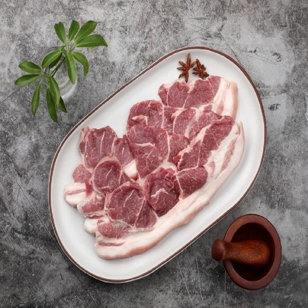 돼지고기 흑돼지 앞다리살 300g 전지 찌개용 불고기용 구이용 우리집 흑돼지 : 피밀리 우리흑돈