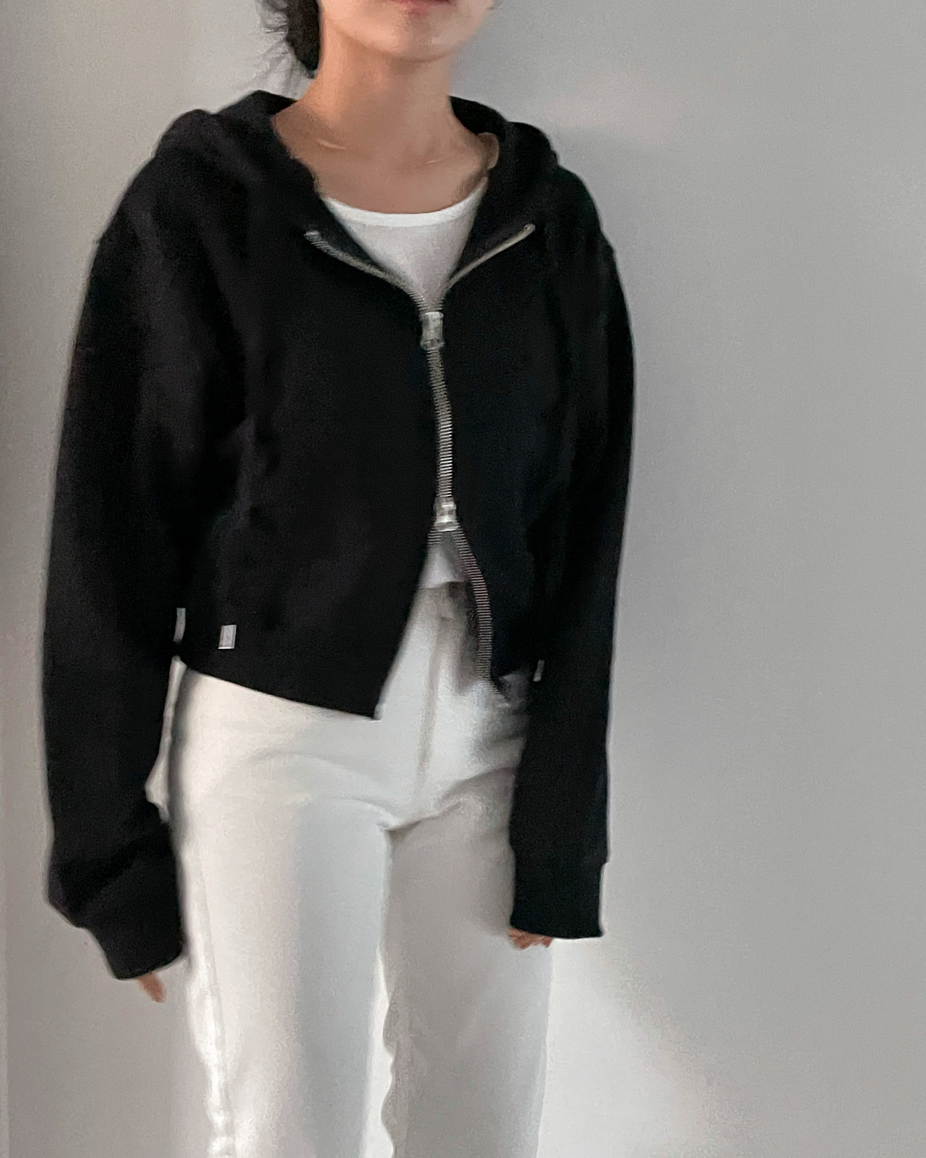 2Way crop hood zip up 투웨이 크롭 후드집업 : 드브니르 Devenir