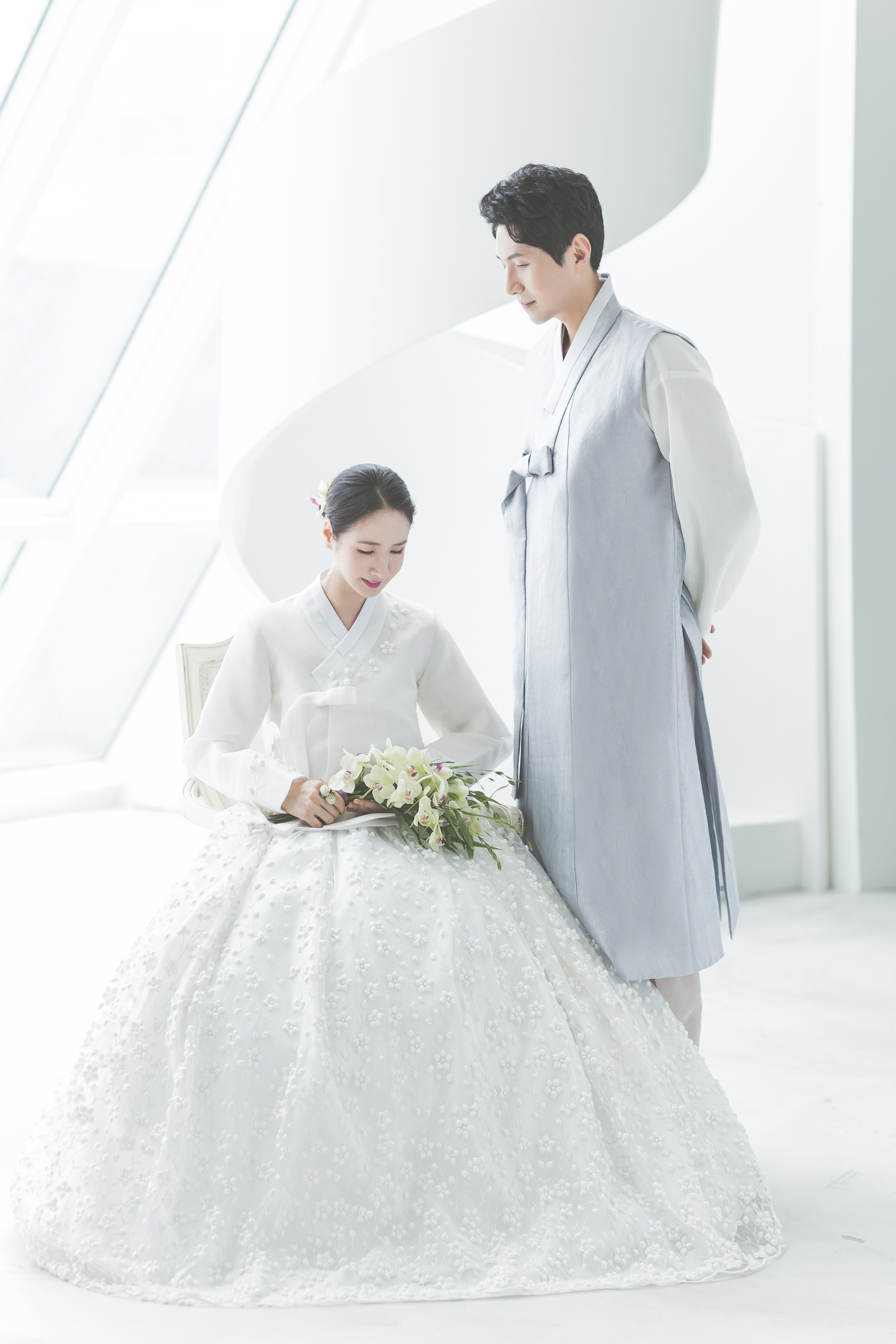 웨딩한복 드레스 결혼식 스튜디오촬영 본식 피로연 신랑신부 커플 한복 대여 : 더단아한