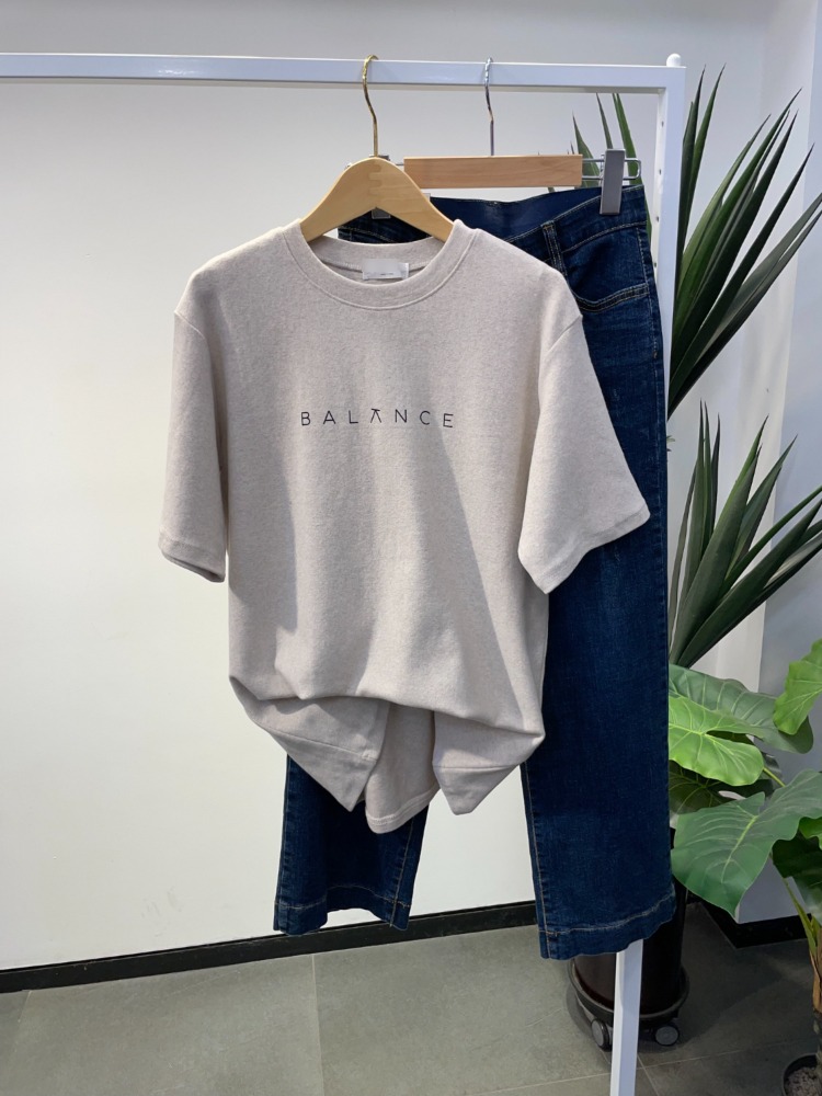 겨울 데일리 피치기모 밸런스 레터링 면스판 반팔티셔츠 : 옷이나래