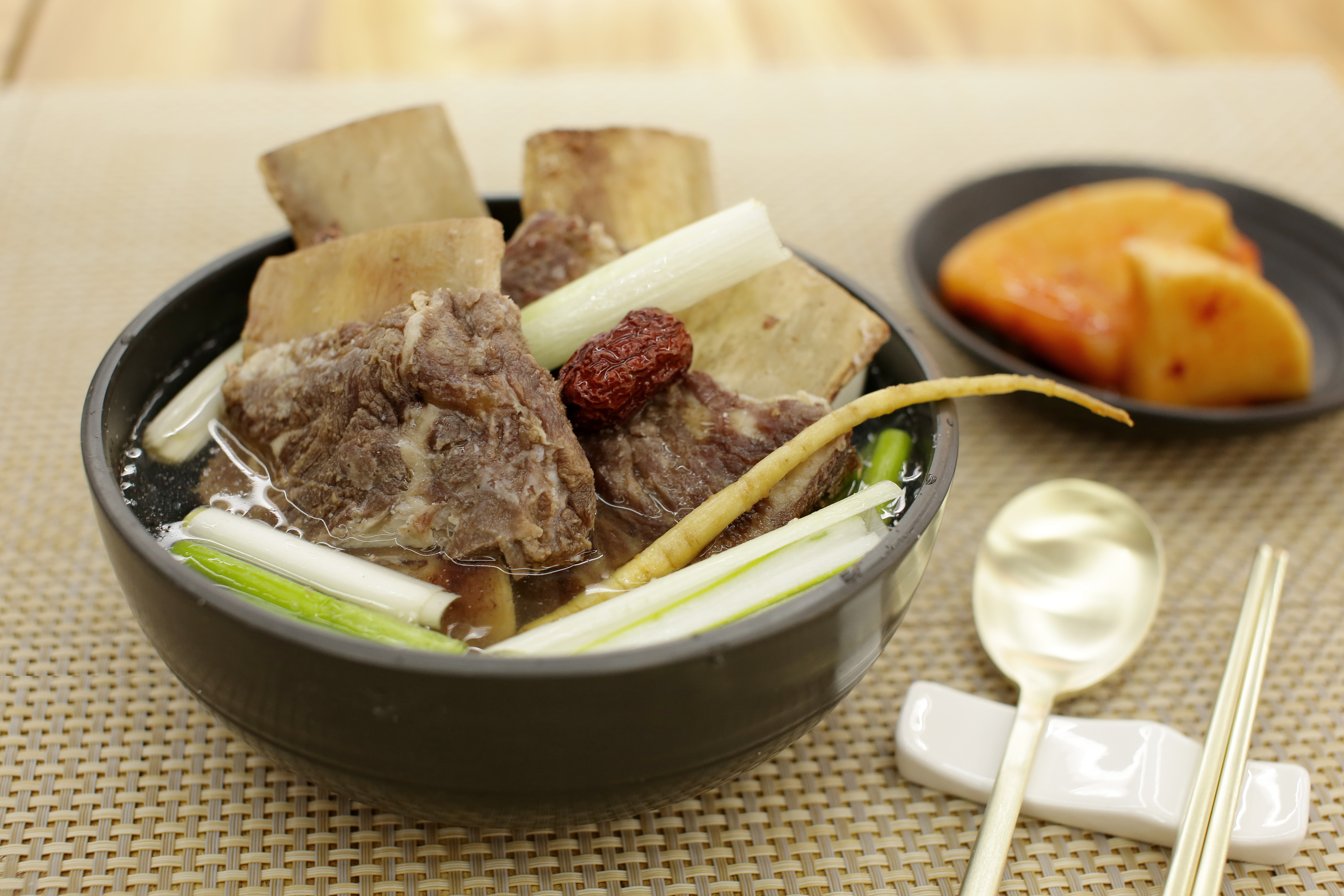 청춘 왕갈비탕&얼큰장터국밥 4팩 8인분 : 청춘생고기
