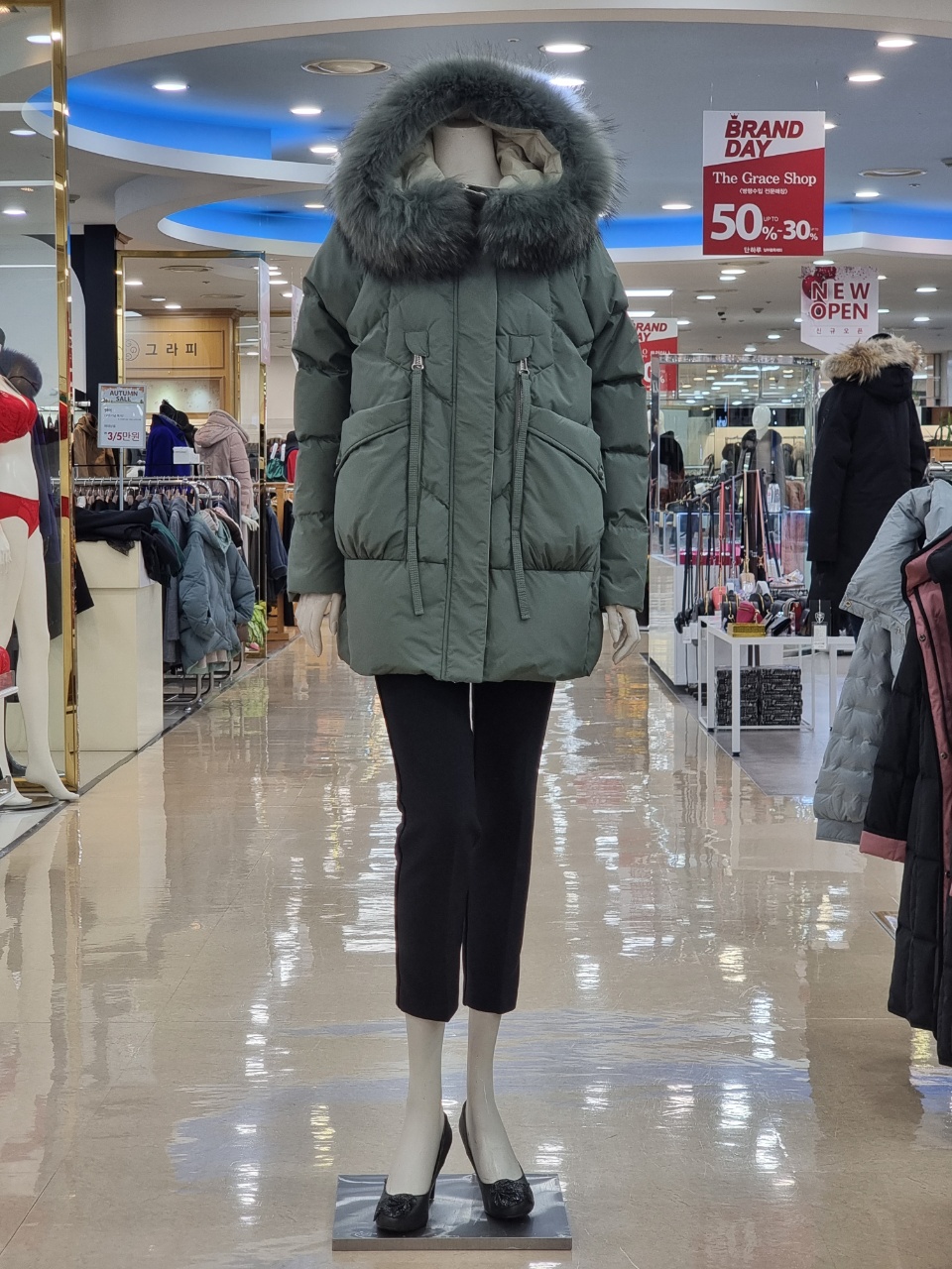 BOWHC4030 베라뜨리체 여성복  미씨 마담  폭스 퍼 후드 구스 패딩 거위털 하프 점퍼 : 세이브존 상동 베아뜨리체