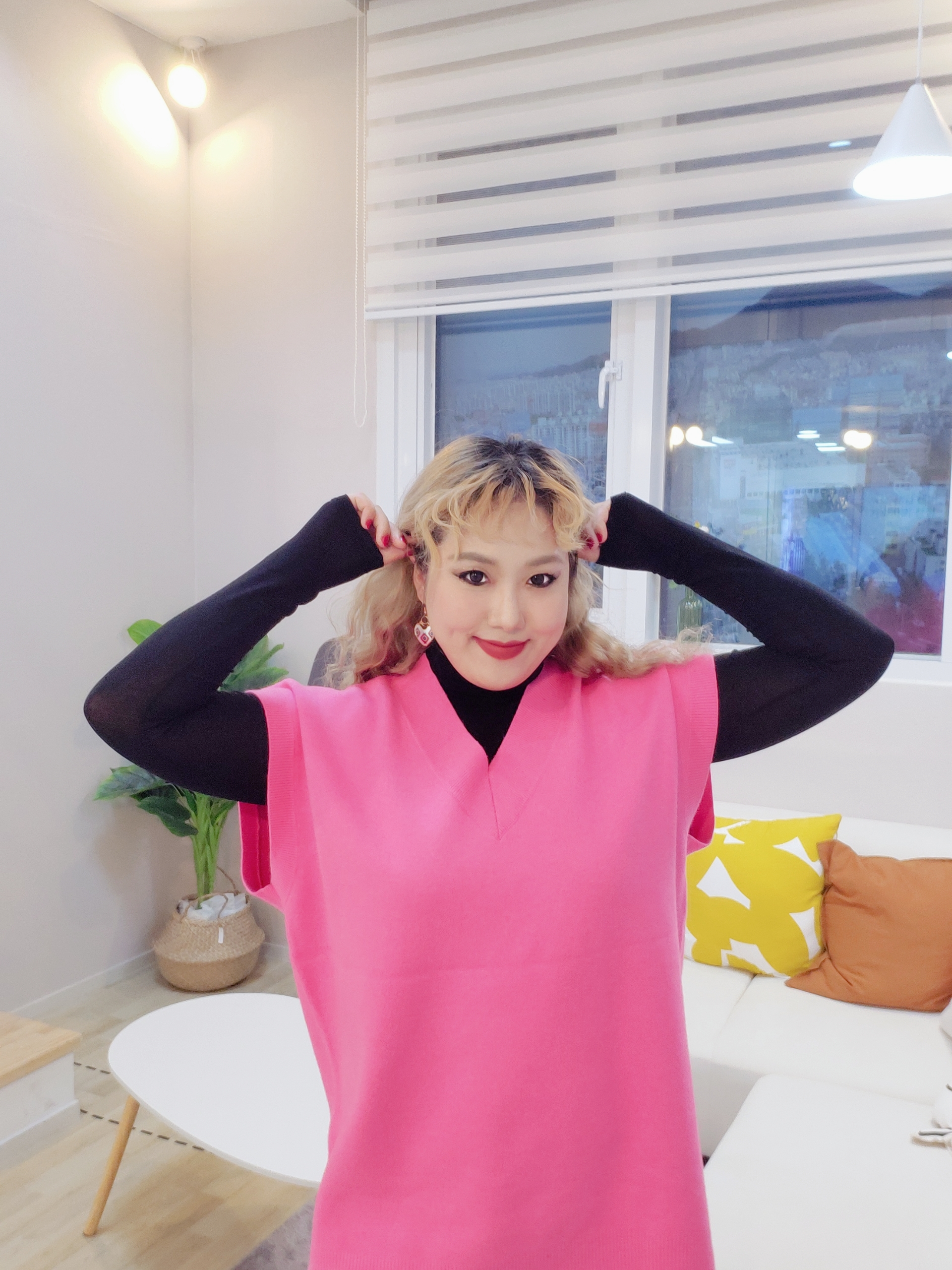 울 브이넥 오버핏 조끼 : 세상의 모든 빈칸
