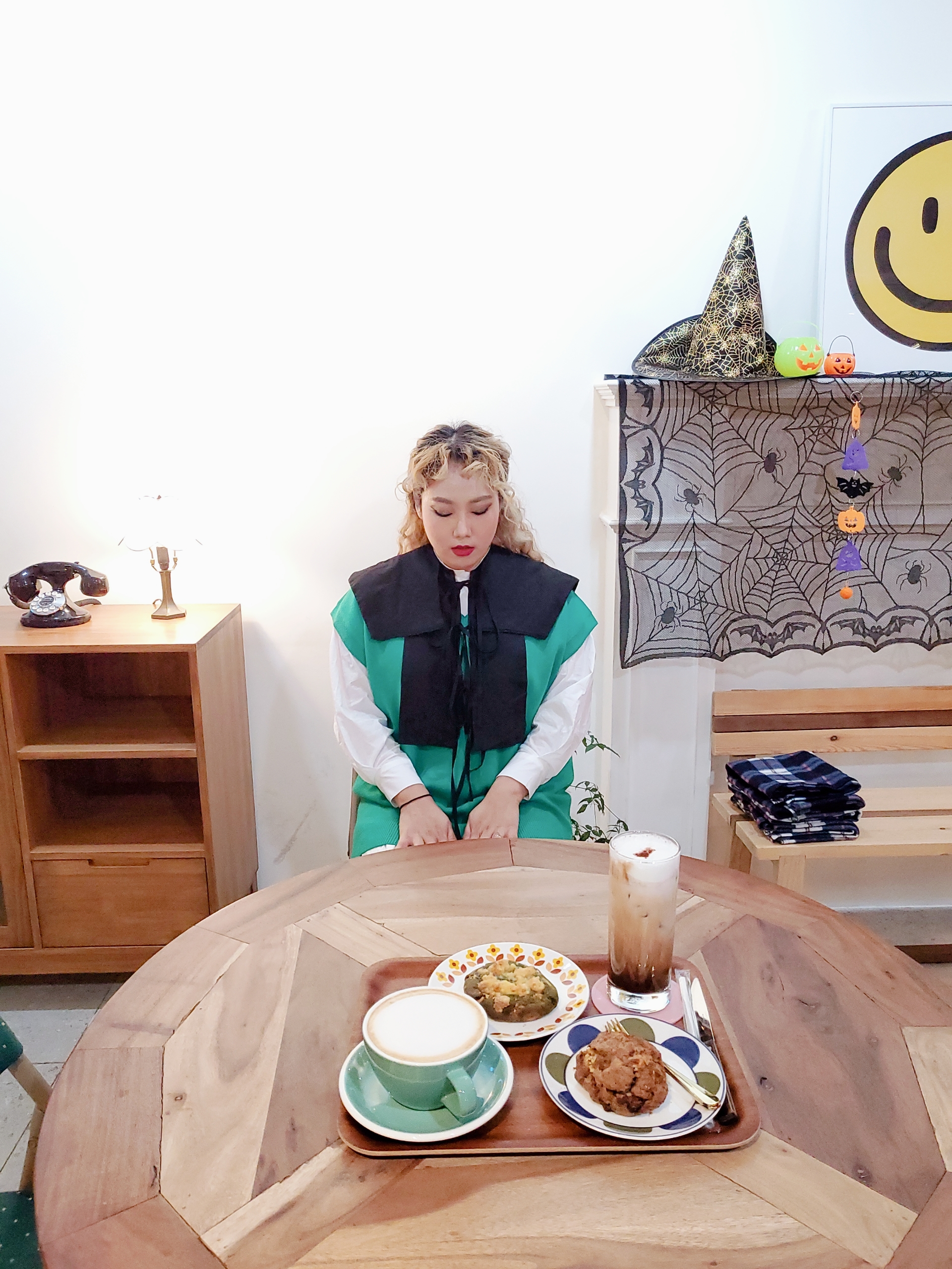 울 브이넥 오버핏 조끼 : 세상의 모든 빈칸