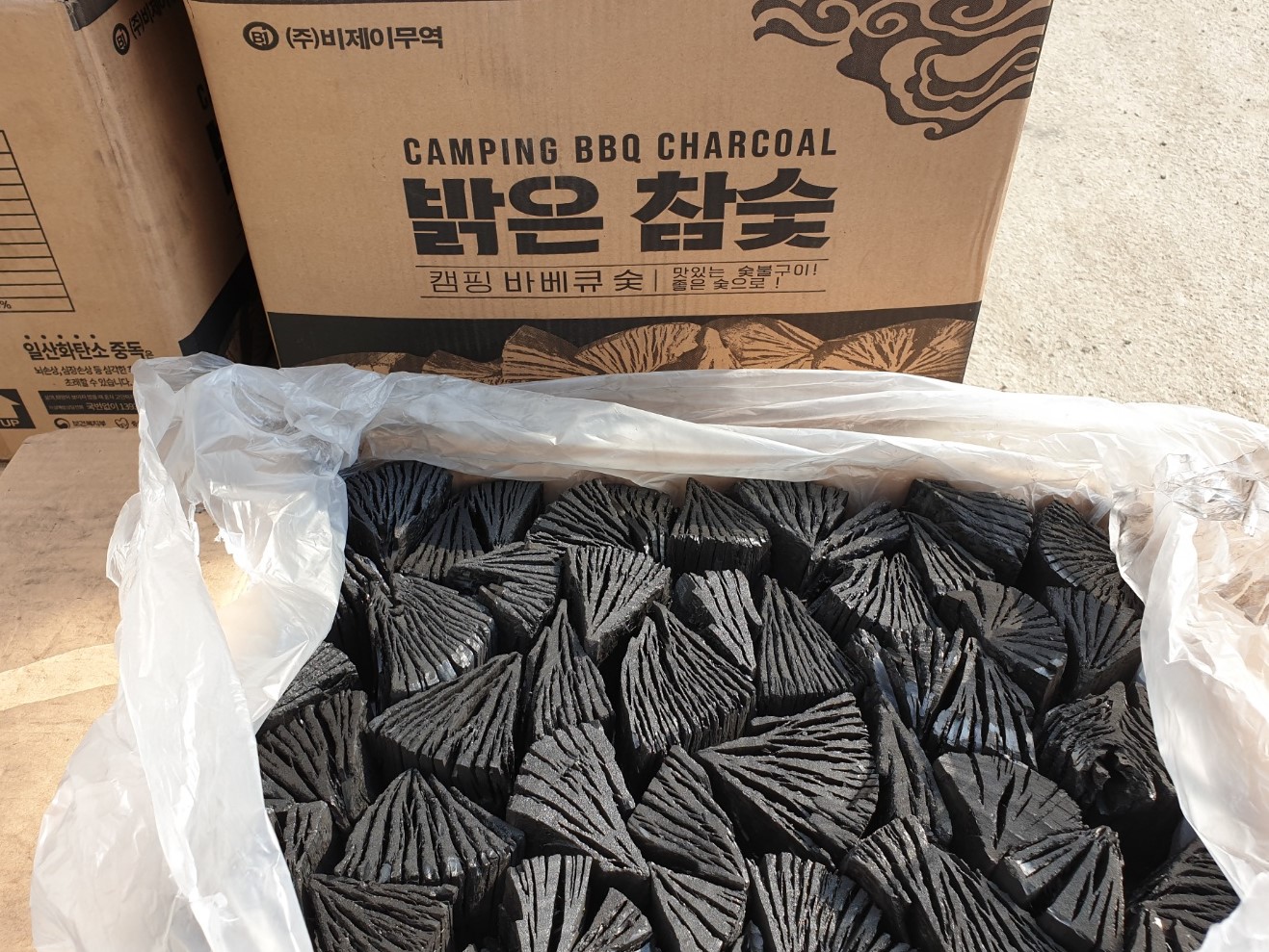 3단참숯 20kg 야외용 캠핑숯 바베큐용 글램핑 고기참숯 펜션용 구이용 숯 : 밝은참숯