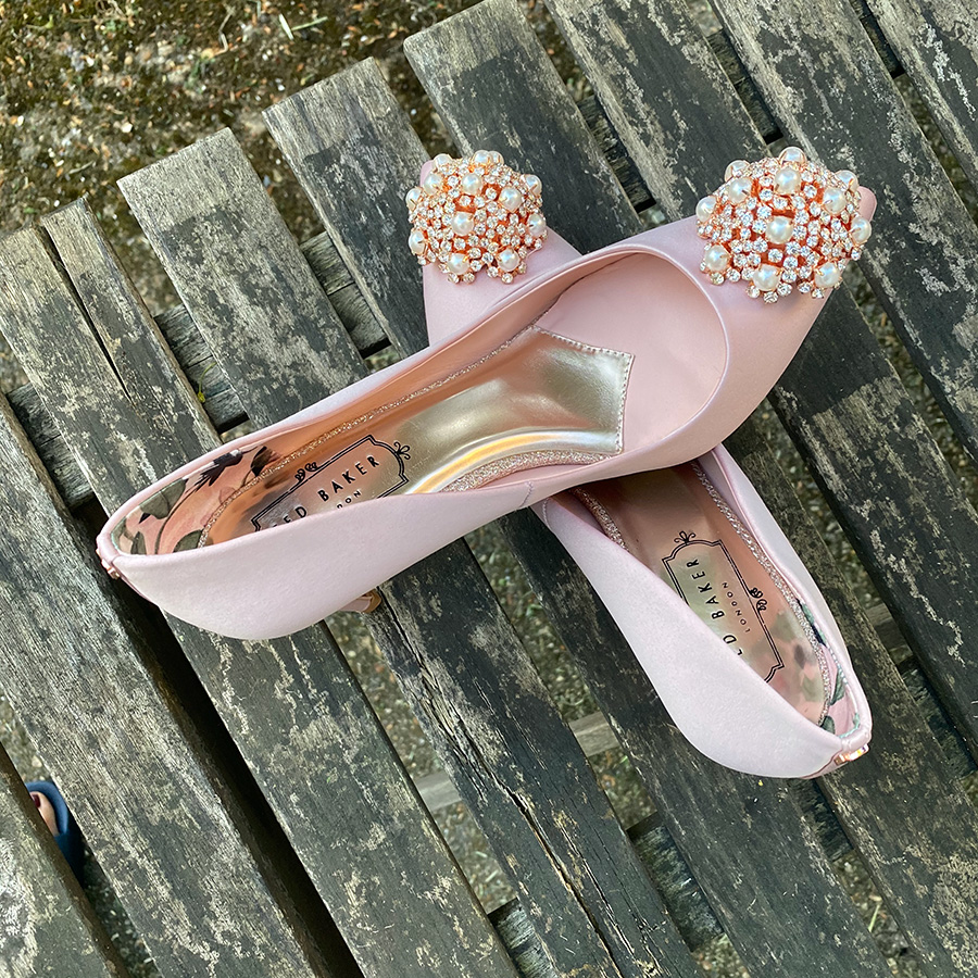 [국내] 테드베이커 브로치 힐 DAHRLIN Brooch heel : 엘부띠끄