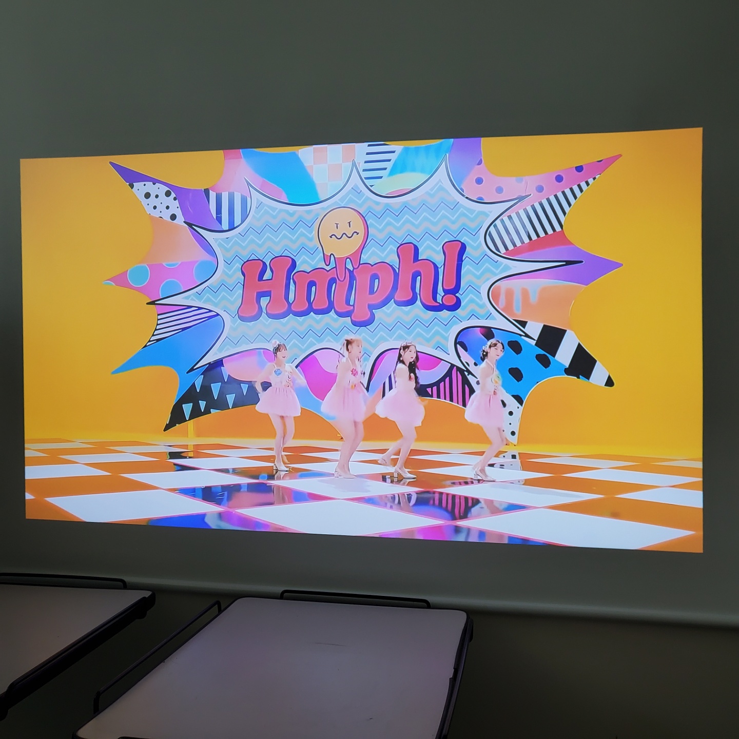 LG전자 HU70LS 중고 빔프로젝터 4K 넷플릭스 탑재 홈시어터용 캠핑용 : 맥스미디어