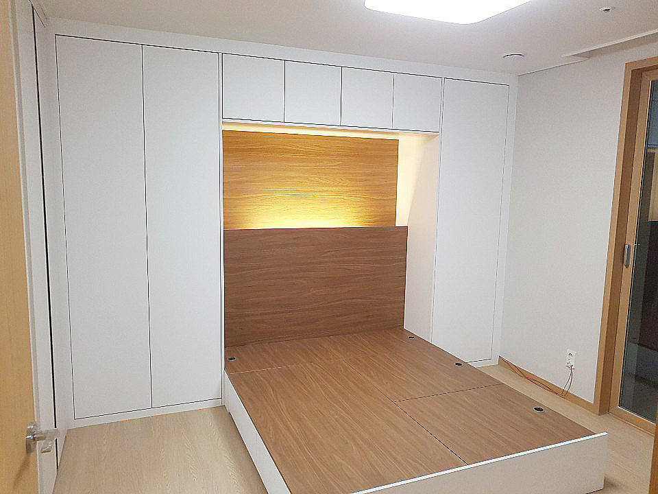 블룸 빌트인 화이트 우드 침대 붙박이장 침대장 친환경 맞춤 가구 자녀방 침실 인테리어 [1자당 금액] : 블룸키친 앤 퍼니쳐