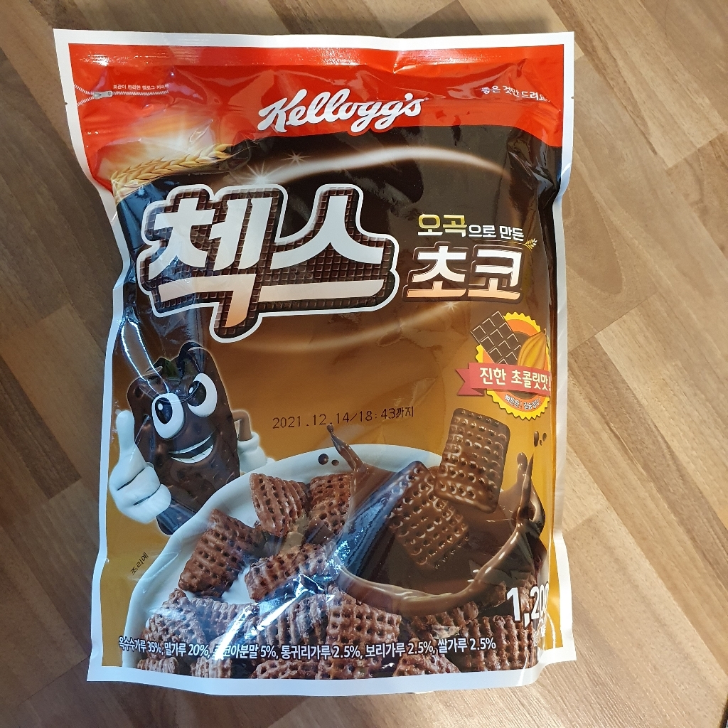 비타민, 칼슘 등 다양한 영양분 함유 켈로그 오곡으로 만든 첵스 초코 시리얼 : I뚜기뚜기I