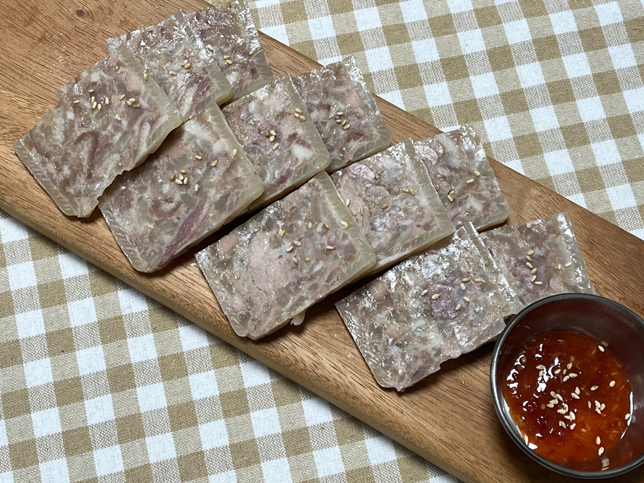 돼지 편육 500g 머리 고기 머릿고기 돈 껍데기 업소용 한방 냉장 옛날 국내산 : 빈앤쿡스