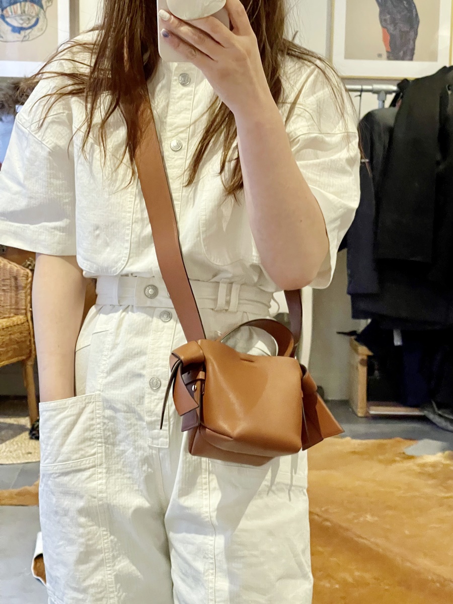 아크네스튜디오 무수비 마이크로 버킷백  / Acne Studios Musubi Micro Bag : 럭셔리런던