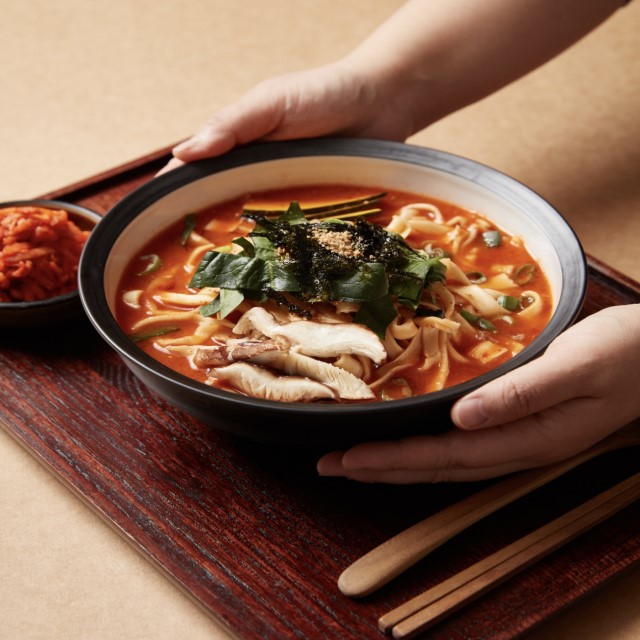강릉 장칼국수 2인분 밀키트 40년전통 강릉맛집/감자 옹심이/캠핑/가족모임/부모님선물/특별한선물 : 강릉 감자바우