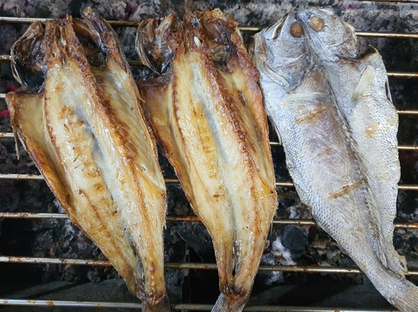 [섬마을어부] 참숯에 구운 민어 35cm 국산 반건조생선 고흥 숯불 생선구이 : 고흥숯불생선구이섬마을어부
