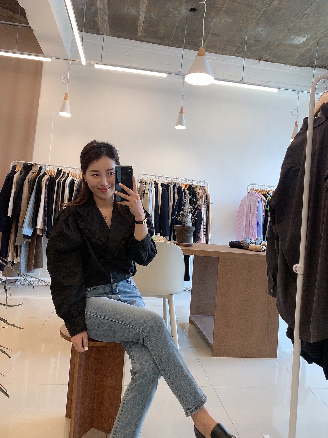프릴 블라우스 카라 하객룩 브이넥 퍼프 : 시즈에트