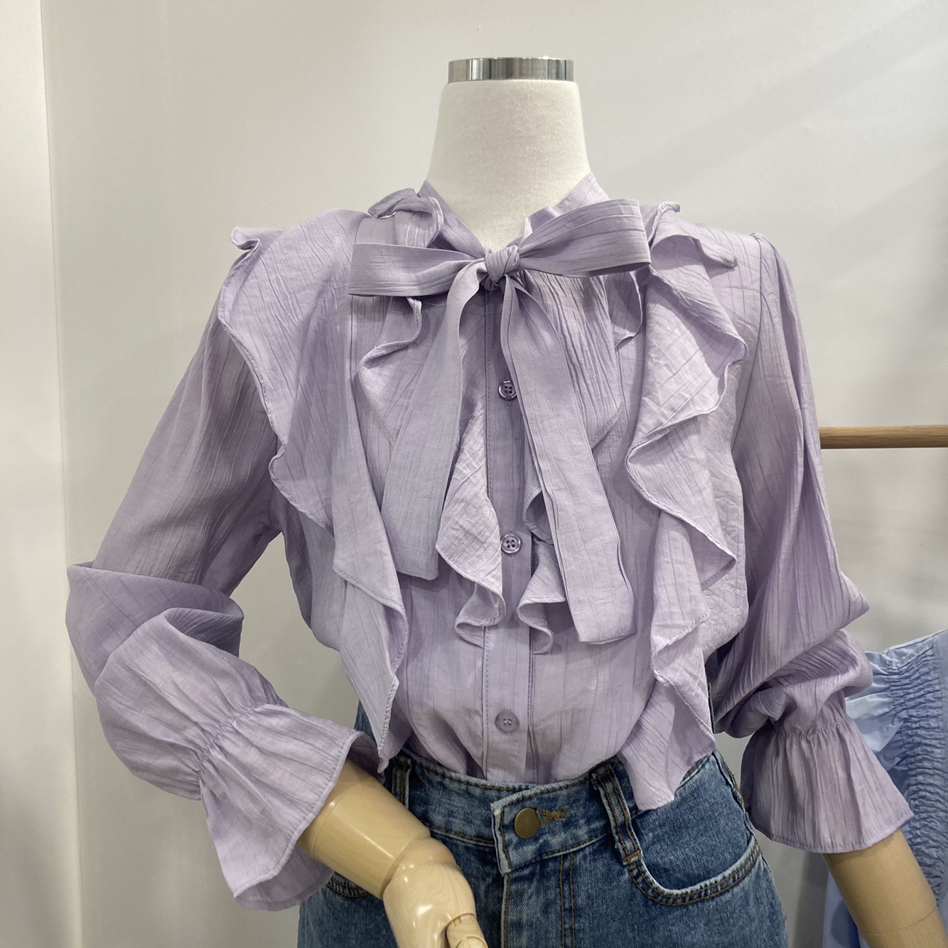 더이스트샵nc경산 프릴블라우스ev3cbl205 : NC경산점