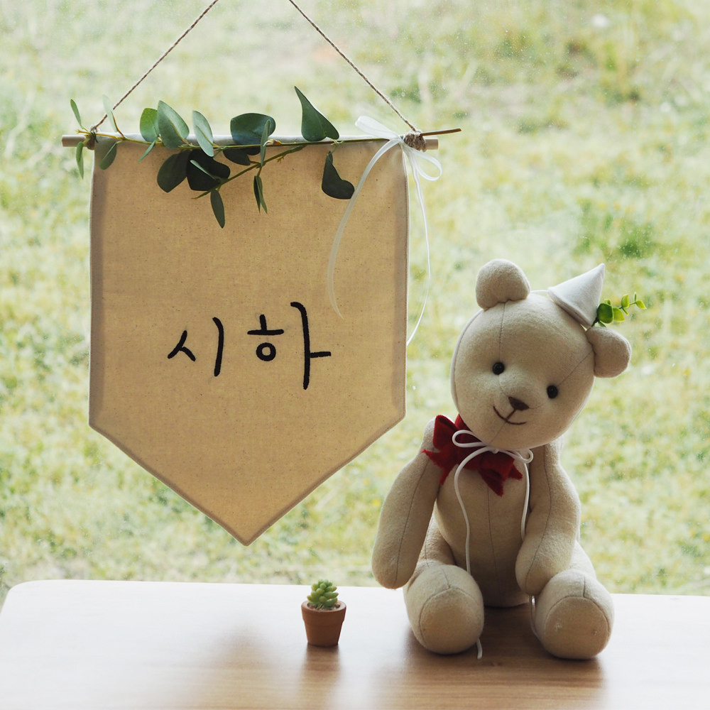 [폴링아뜰리에] 백일 이름 자수 가랜드 - 아기 도어사인 벽장식 유칼립투스 조화 핸드메이드 : 폴링아뜰리에