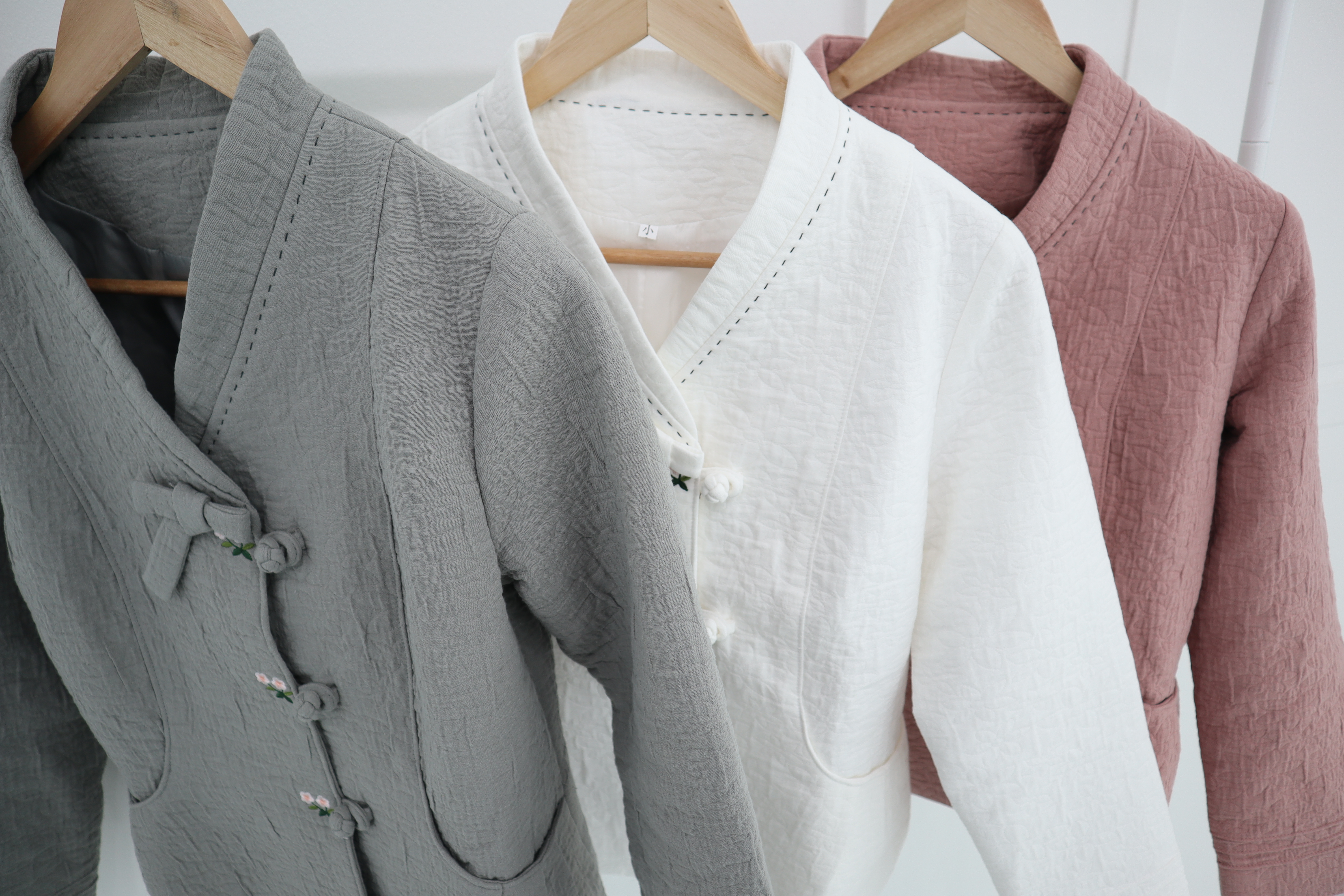 엠보들꽃저고리 여자절복상의 개량한복 여성흰색법복 생활한복 스님옷 3가지색상 : 고소은 우리옷