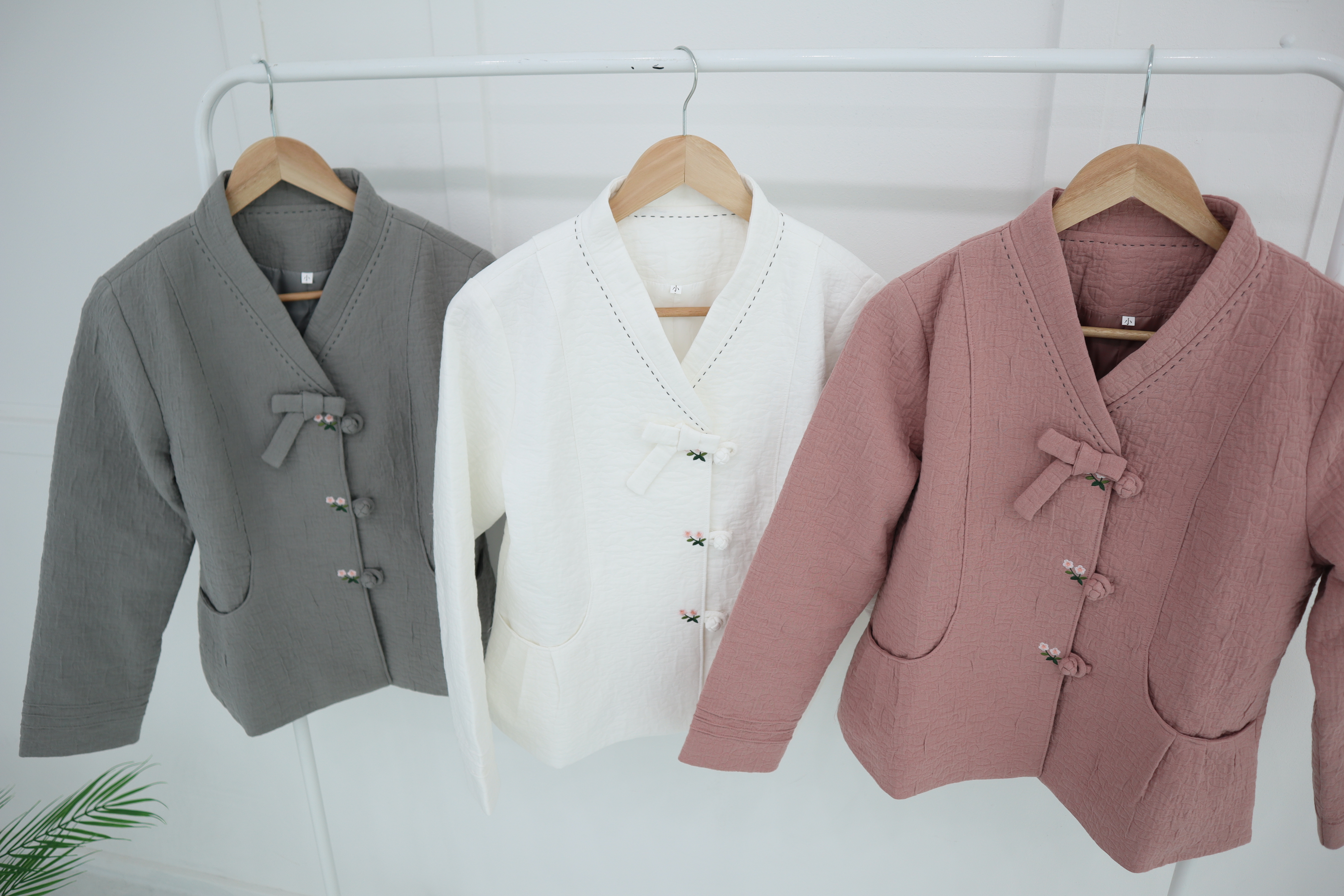 엠보들꽃저고리 여자절복상의 개량한복 여성흰색법복 생활한복 스님옷 3가지색상 : 고소은 우리옷