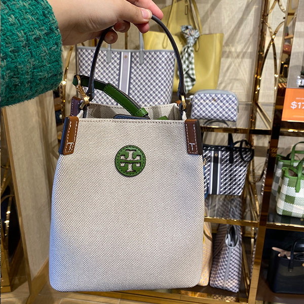 토리버치 크로스백 가방 블레이크 캔버스 버킷백 Blake canvas bucket bag : 피치스피릿