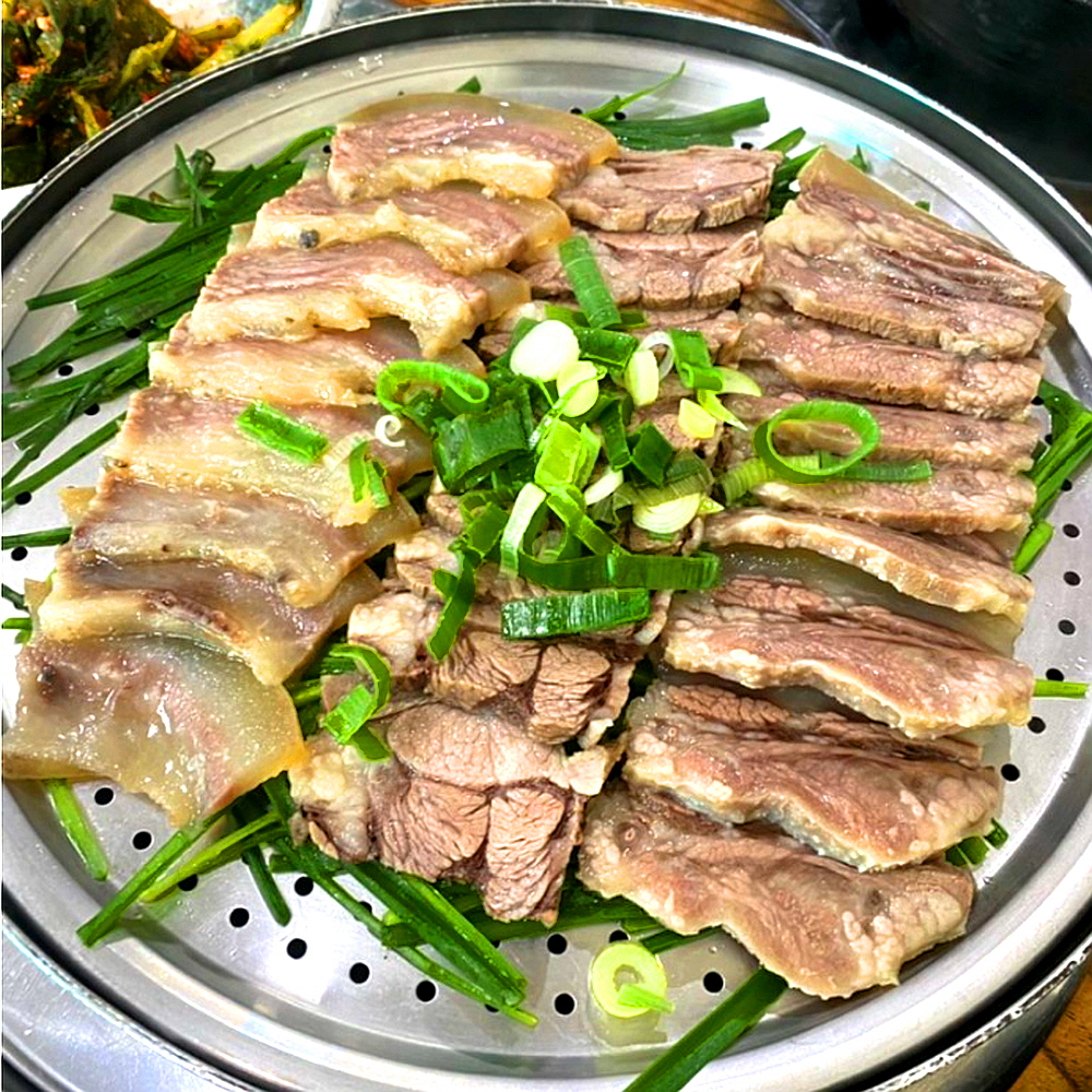 (배터짐)삶은 한우 소머리 고기2kg 머리 볼살 천엽 우설 도가니 사골 우족 양지 잡뼈 : 배터짐