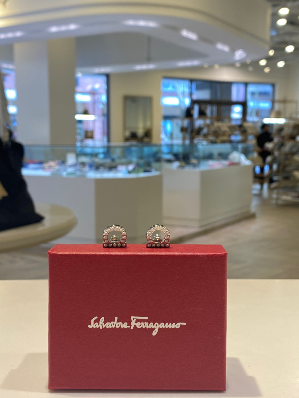 [SALVATORE FERRAGAMO] 살바토레 페라가모 간치니 펄 이어링 76-0125-SV : 신세계파주점 코메타LX