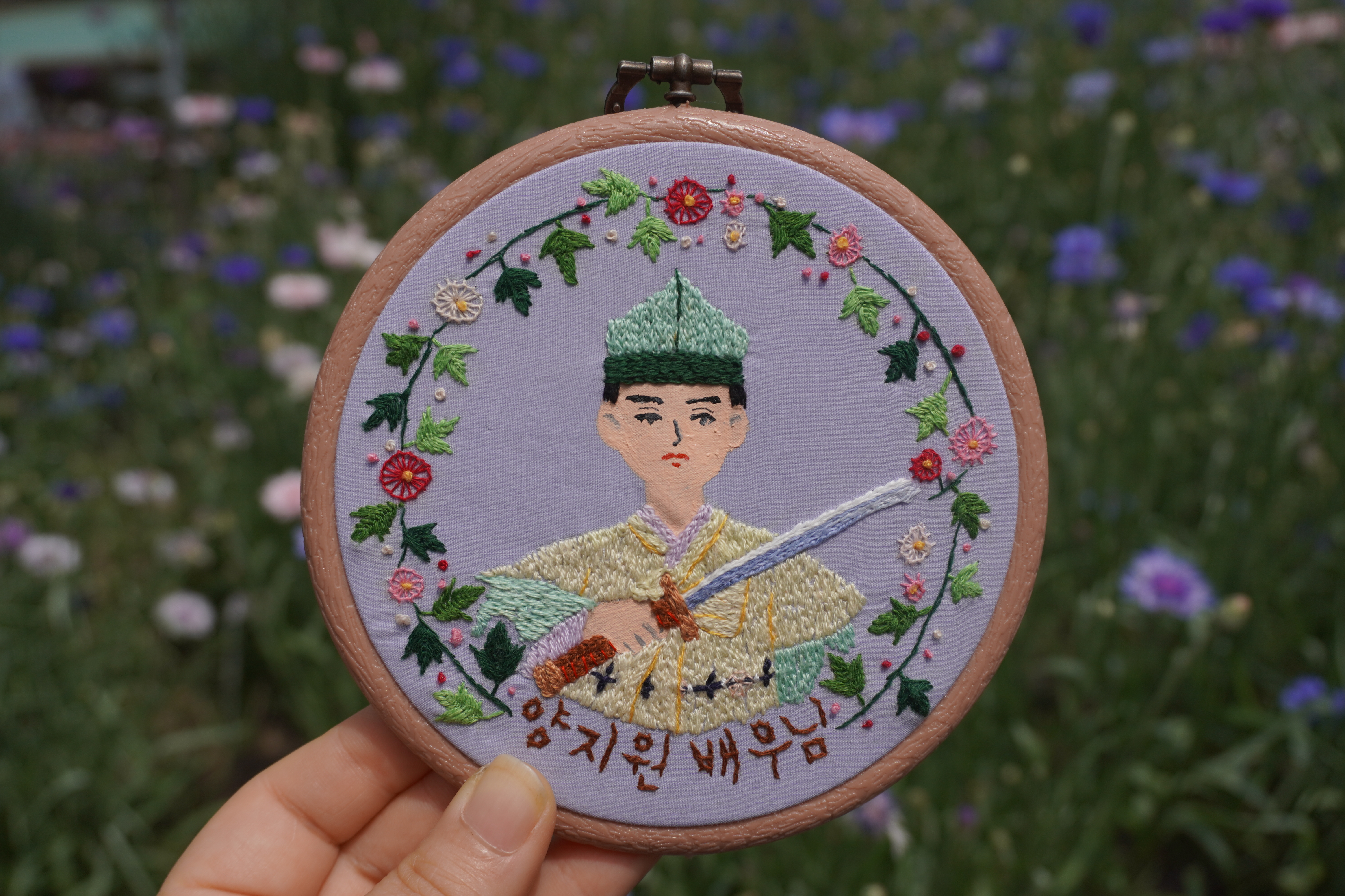 프랑스 자수 인물 액자(주문 제작)/그 섬에 가게 : 그섬에가게