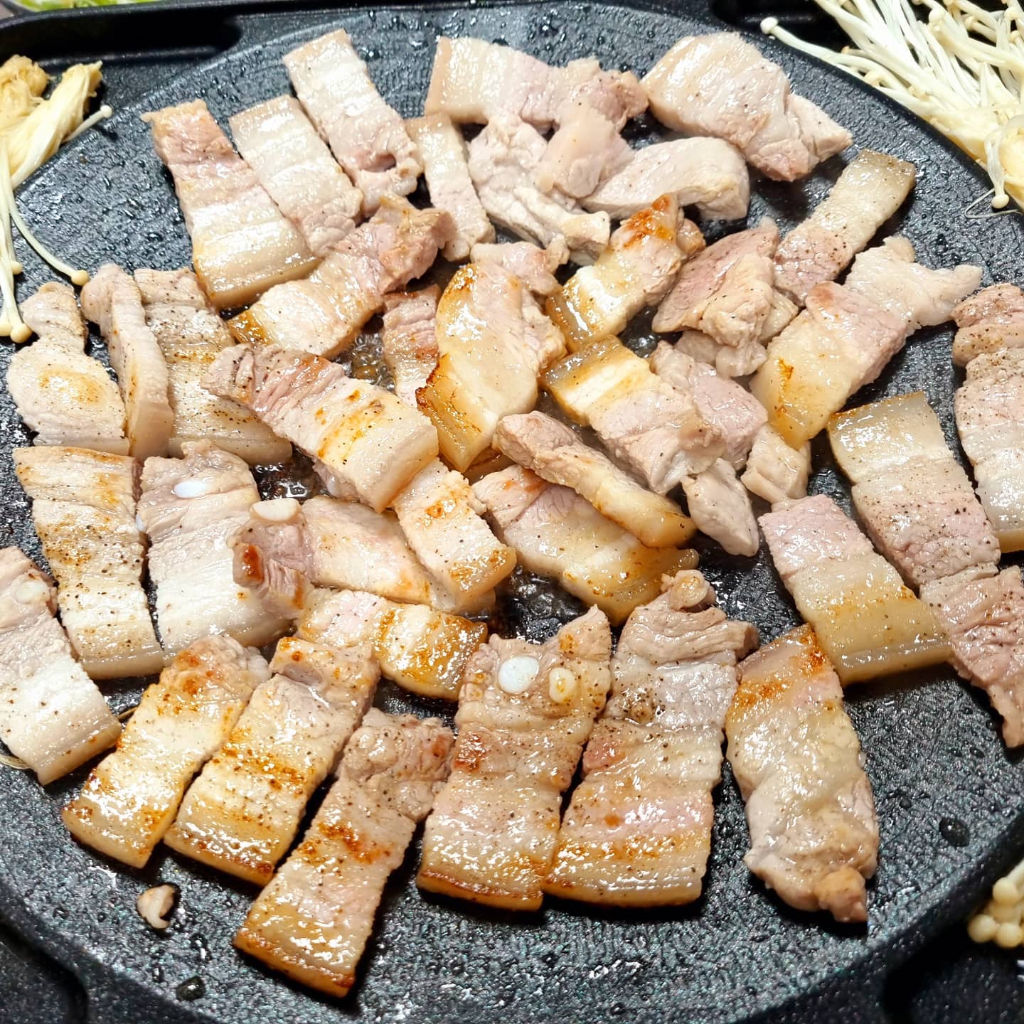 한돈삼겹살 통삼겹 에어프라이어 캠핑음식 보쌈용고기 400g : 푸른축산물센타
