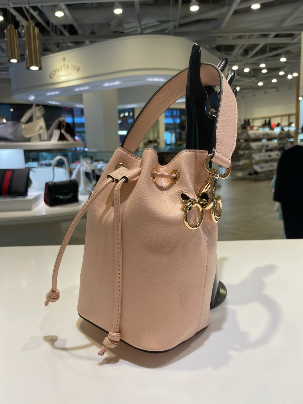 [FENDI]펜디 몬트레조 미니 버킷백 8BS010-A18B-F14N1 : 신세계파주점 코메타LX