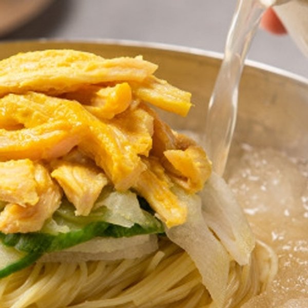 [초계명가]찰보리면 초계냉면 1,546g(닭160g,냉면,육수,겨자,무절임) : SK스토아