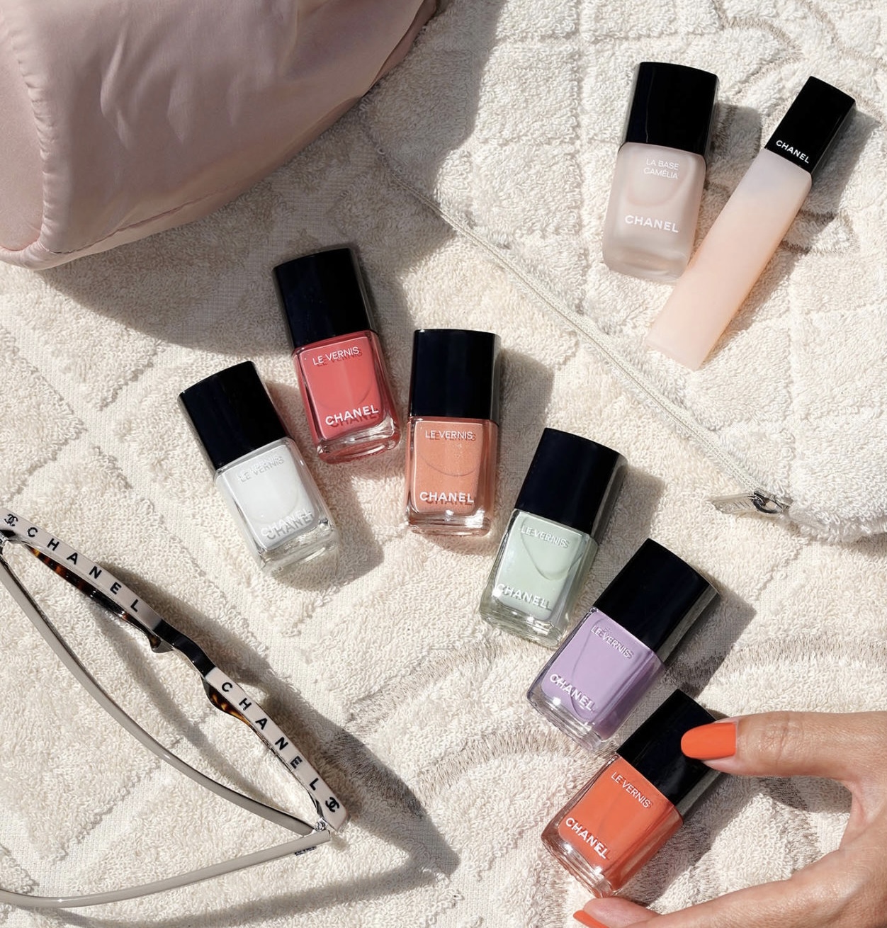 Chanel 샤넬 2022 여름한정판 네일폴리쉬 르베르니 931호 문쉘 Moon Shell : 원더러스트