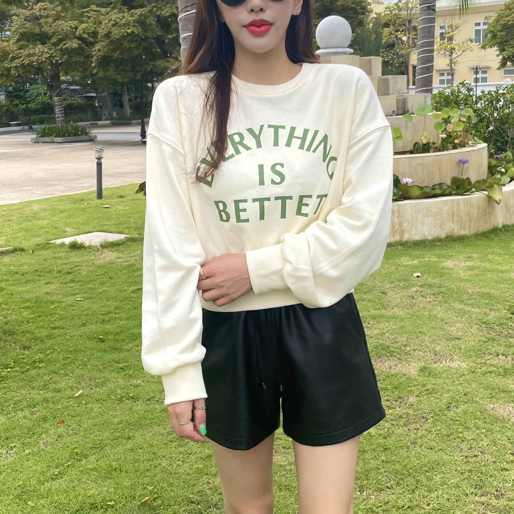 에브리띵 라운드 크롭 맨투맨 티셔츠 : 프롬한