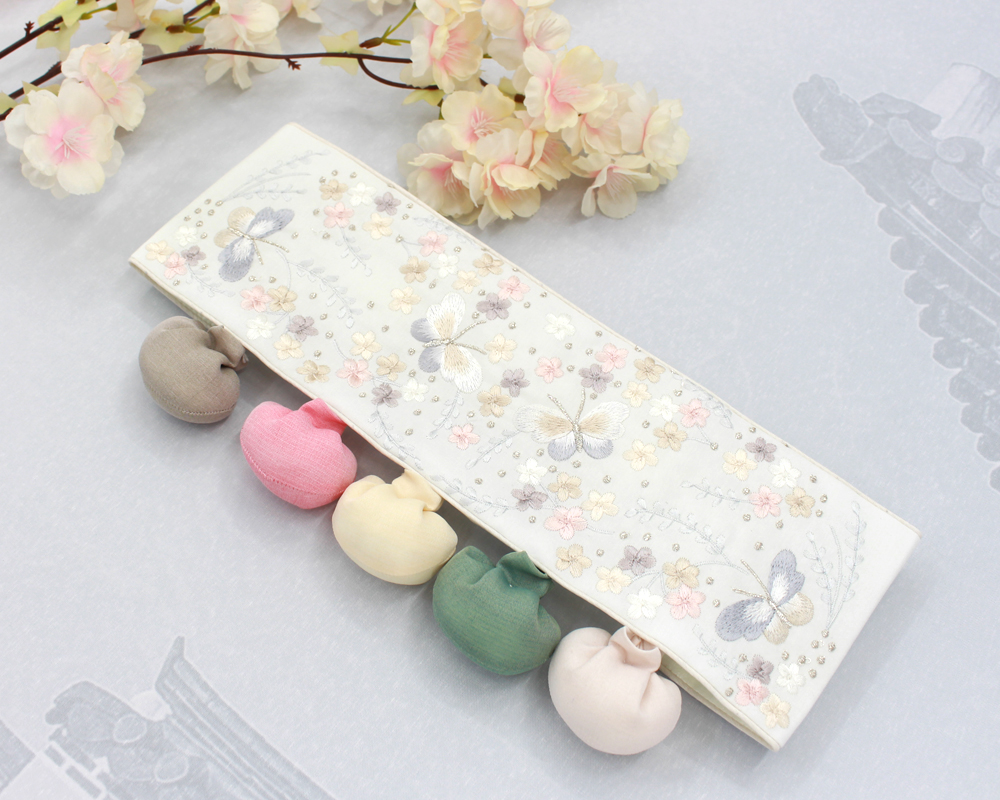 나비꽃 자수돌띠 / 한복장신구 : 쁘띠봉쿠