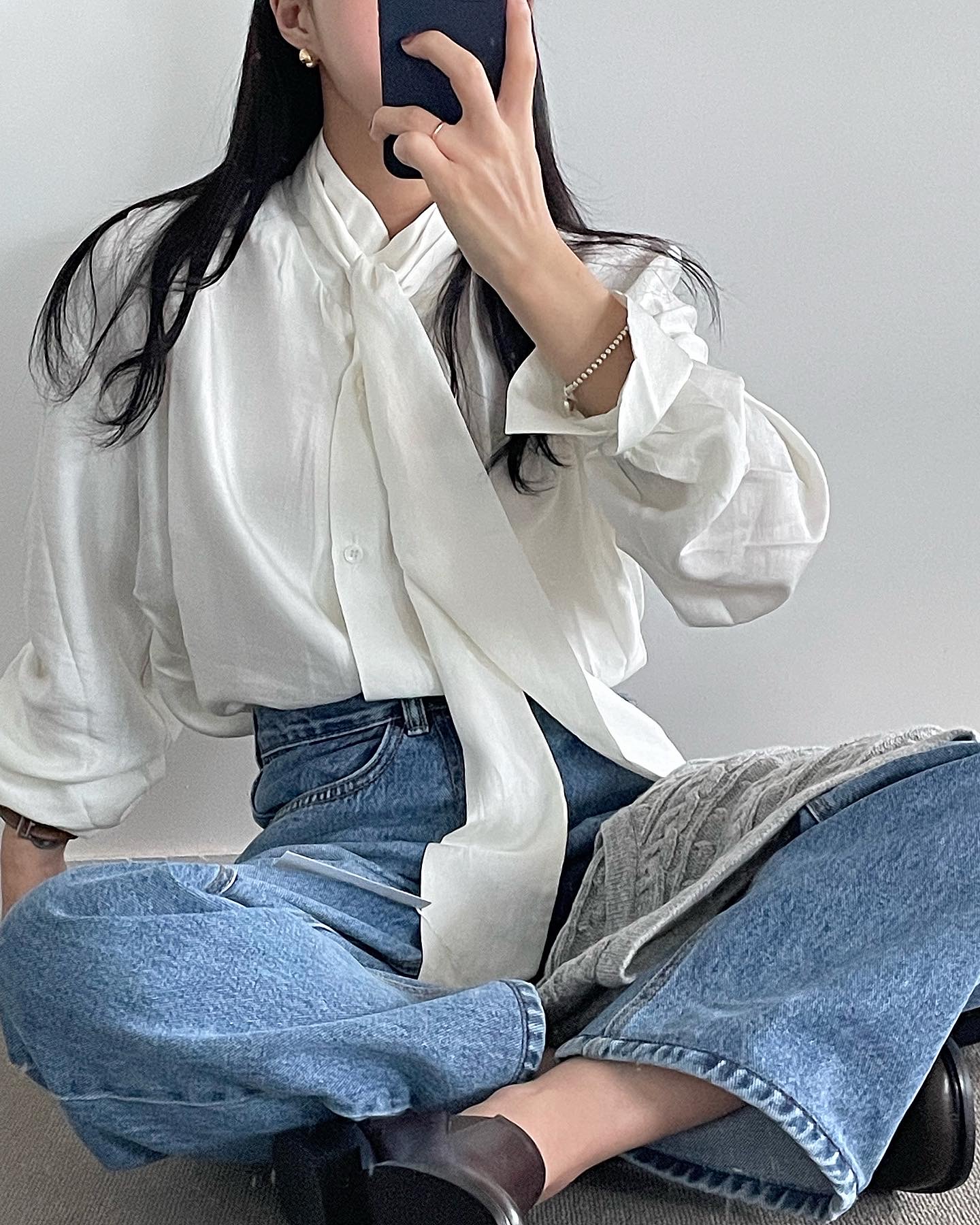 엔다 여성 가을 긴팔 리본 타이 셔링 새틴 퍼프 스카프 루즈핏 오버핏 블라우스 : 유인어스