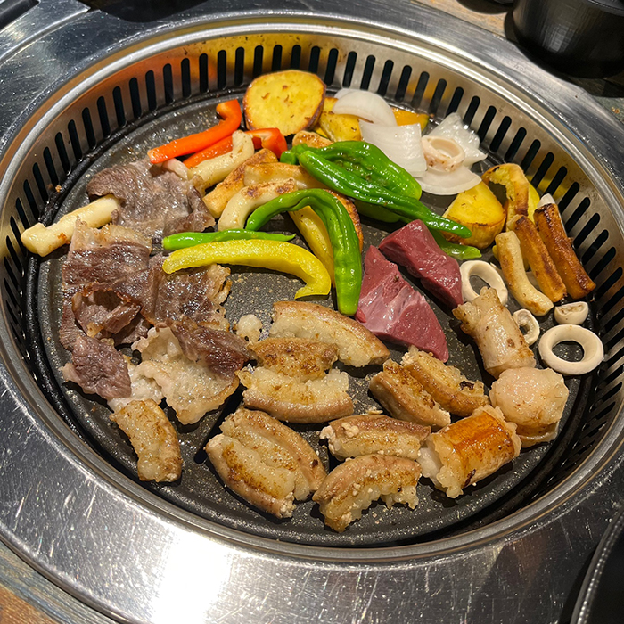 한우 생 소곱창 모듬세트 생곱창 생대창 염통 오드레기까지 1.2kg + 소스증정 : WIHT-BOM